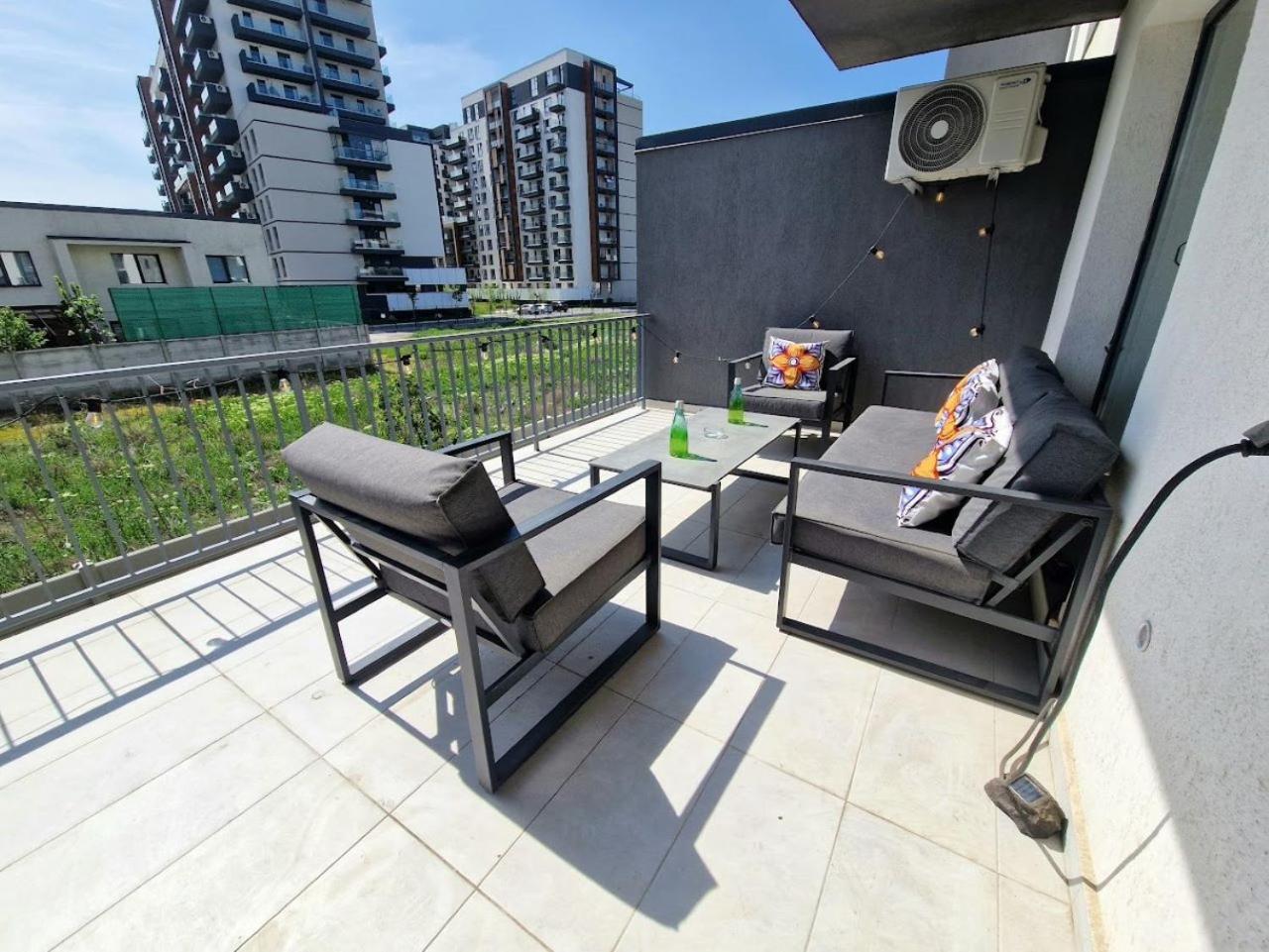 Sector3 Modern Living And Terrace *