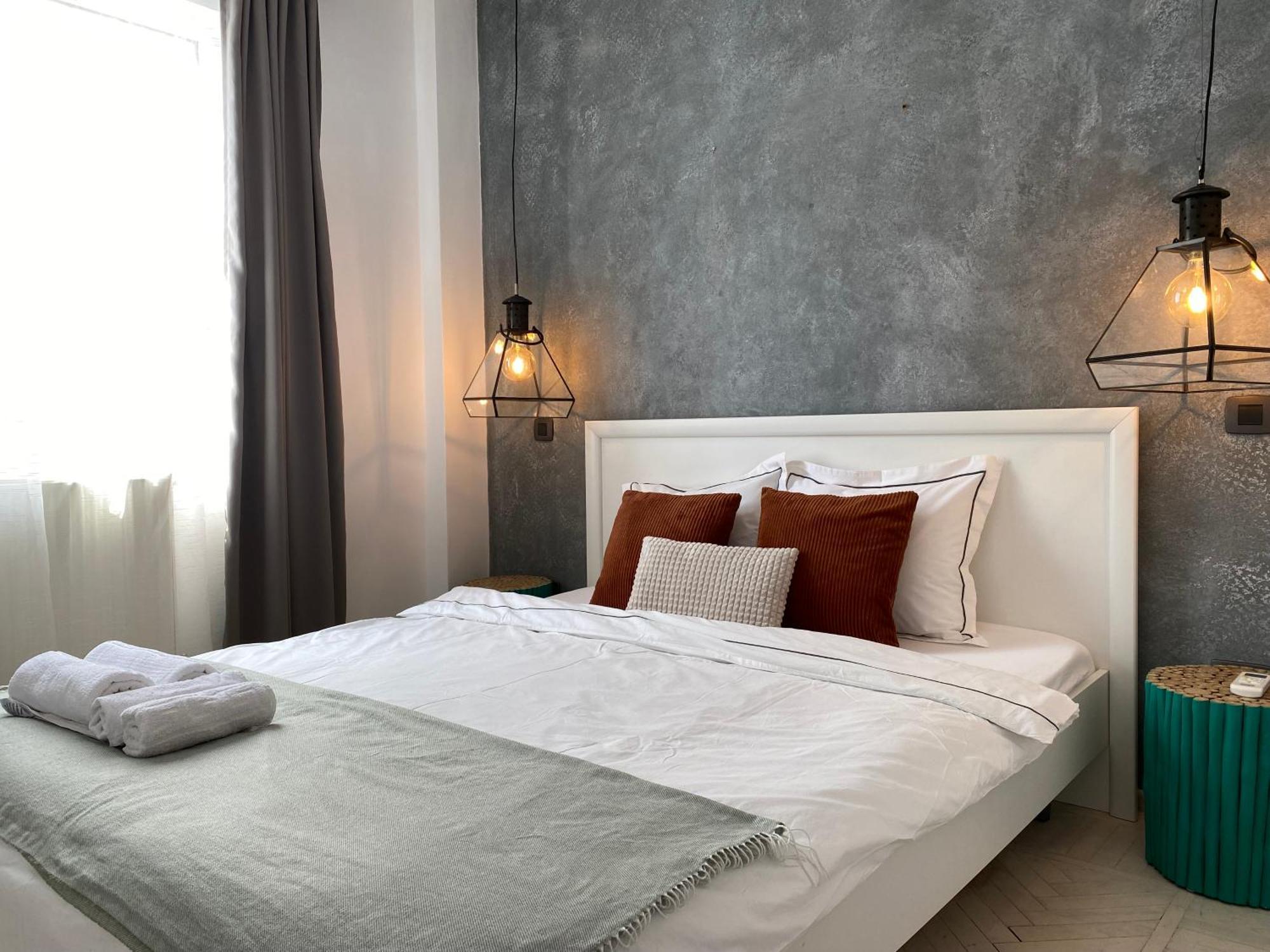 Old Town Overlooking - Vibrant 2br