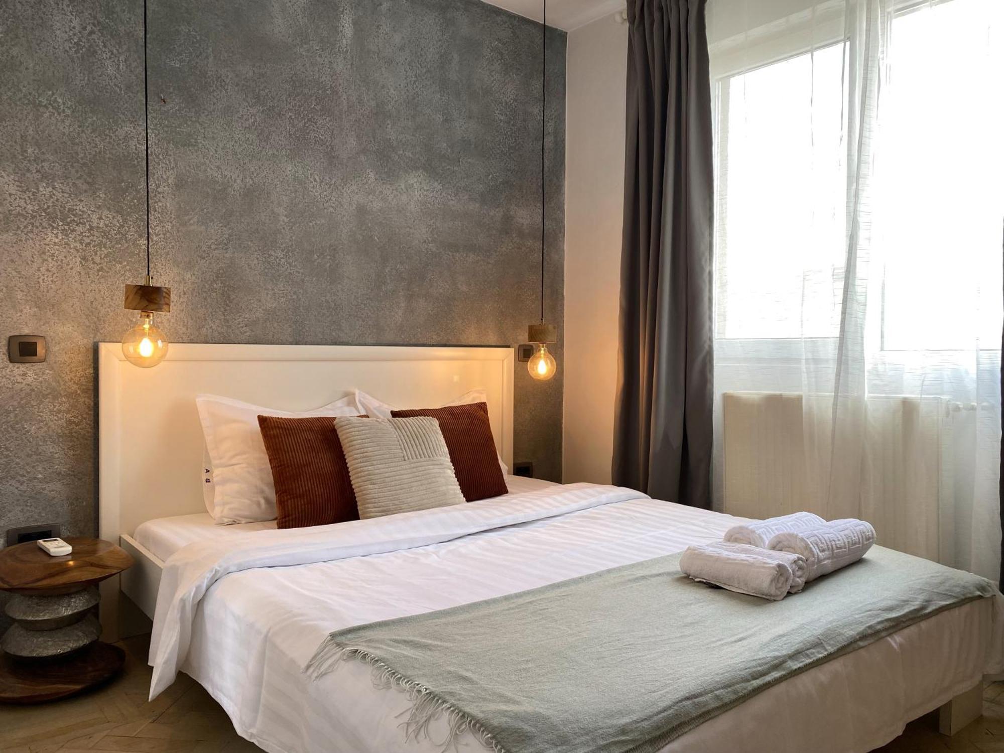 Old Town Overlooking - Vibrant 2br *