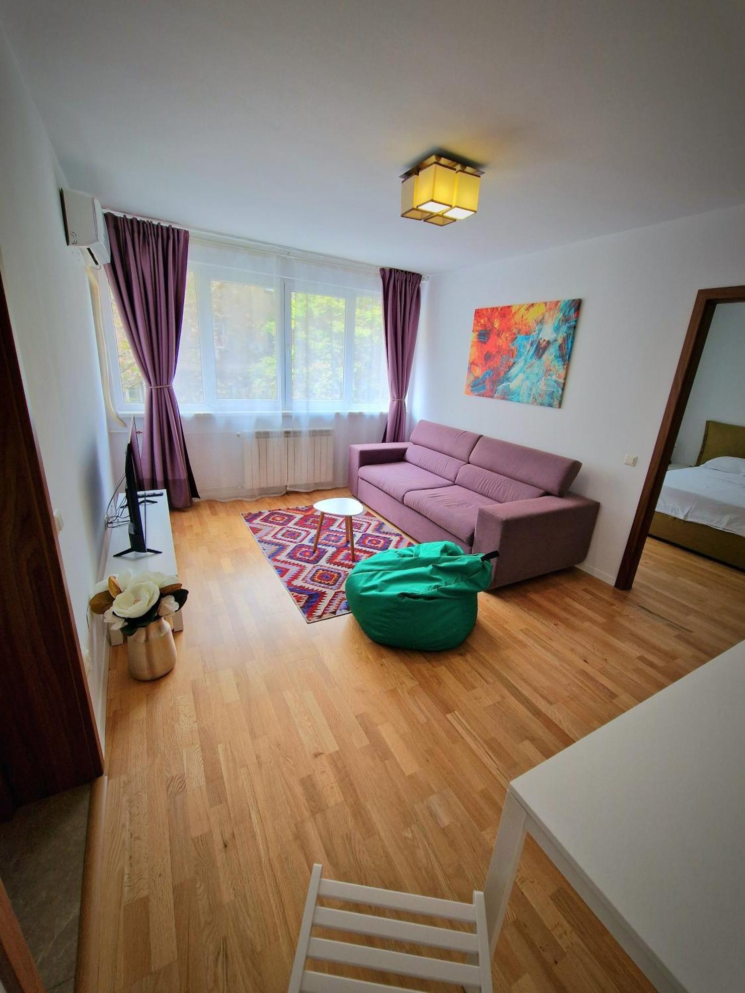 Apartment Old Town Oasis - Secured Parking Nearby - Self Check In - Metro Station At 1min Bucharest