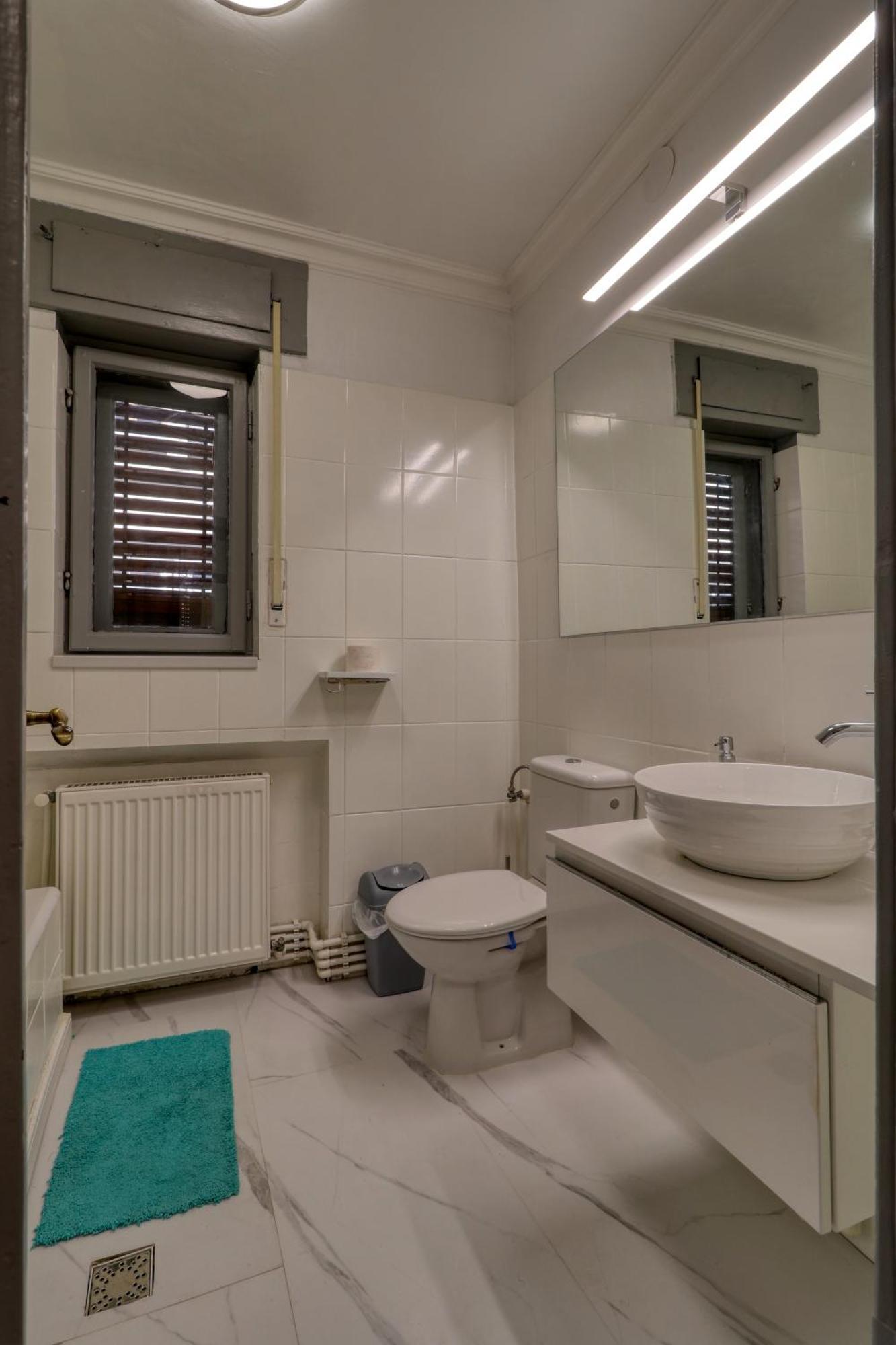 Apartment Central Charm Retreat
