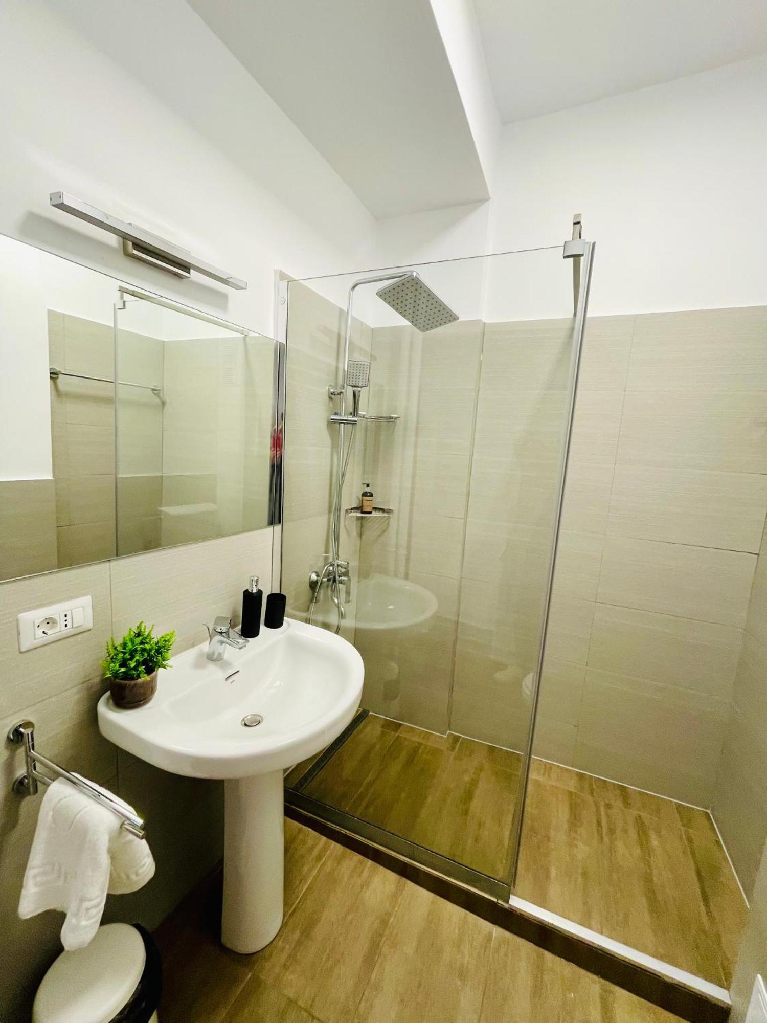 Metropole Square Bucureşti