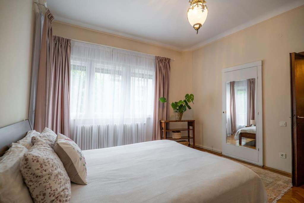 Burghez Apartment Bucharest