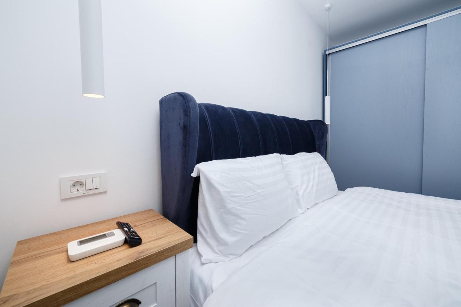 Modern - Subway Apartment