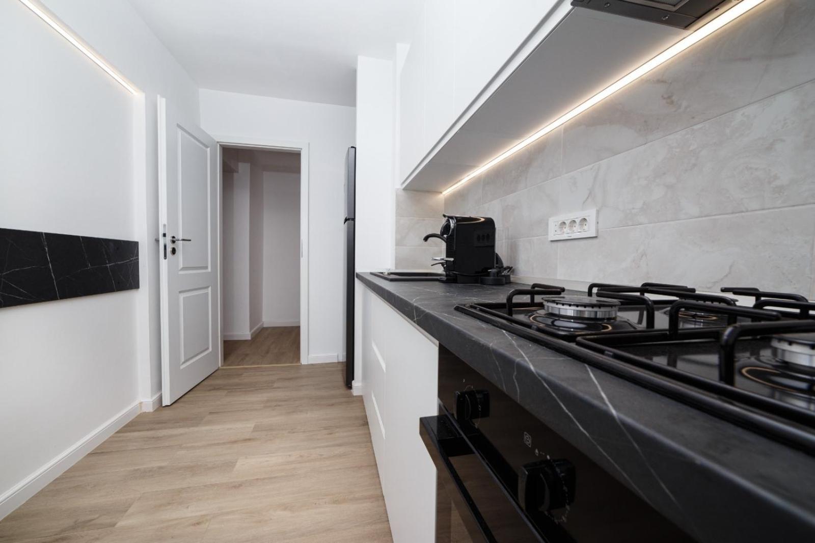 Modern - Subway Apartment Bucharest