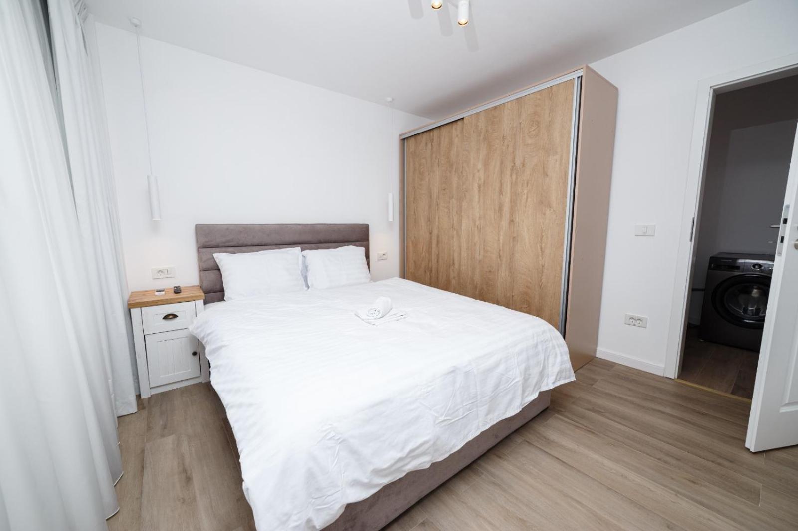 Modern - Subway Apartment