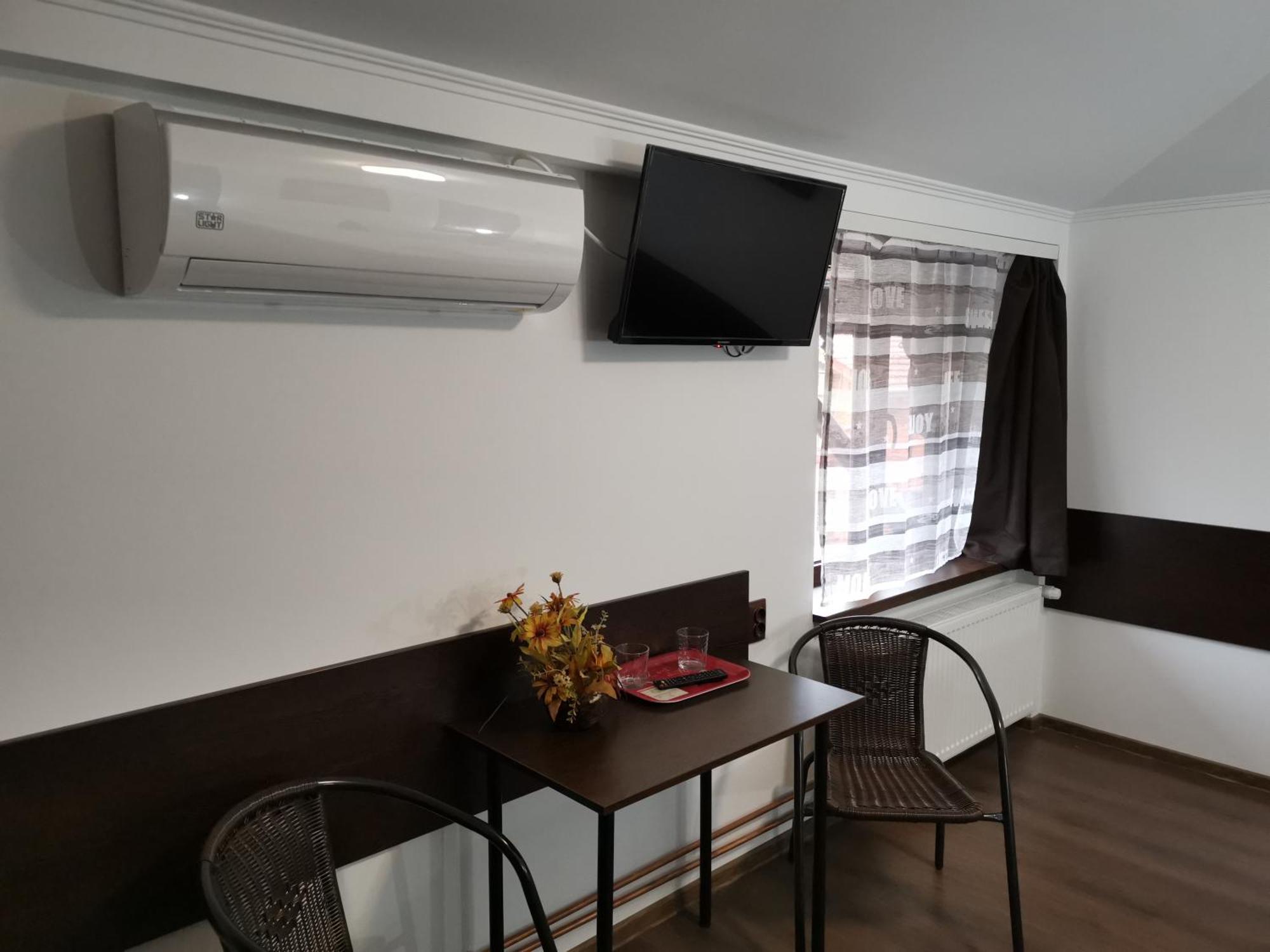 Joe Hostel