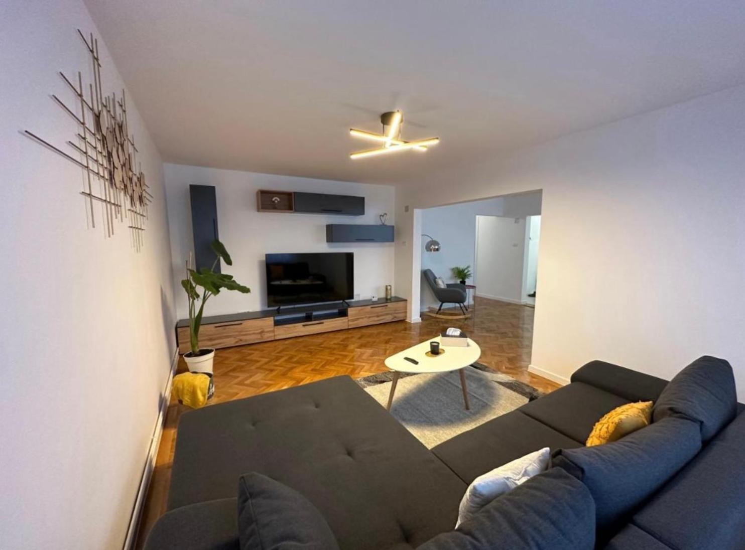 Miraj Apartment *