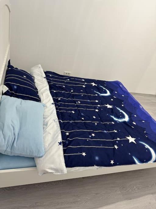 Wild Nest King Size Bed Apartment Bucharest