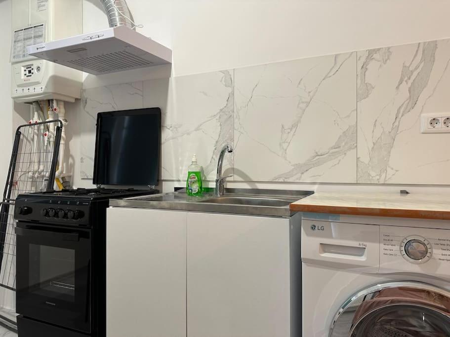 Wild Nest King Size Bed Apartment Bucharest