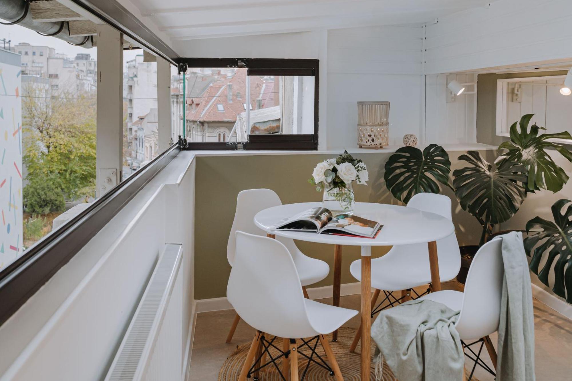 Downtown With Terrace By Urbanesq *