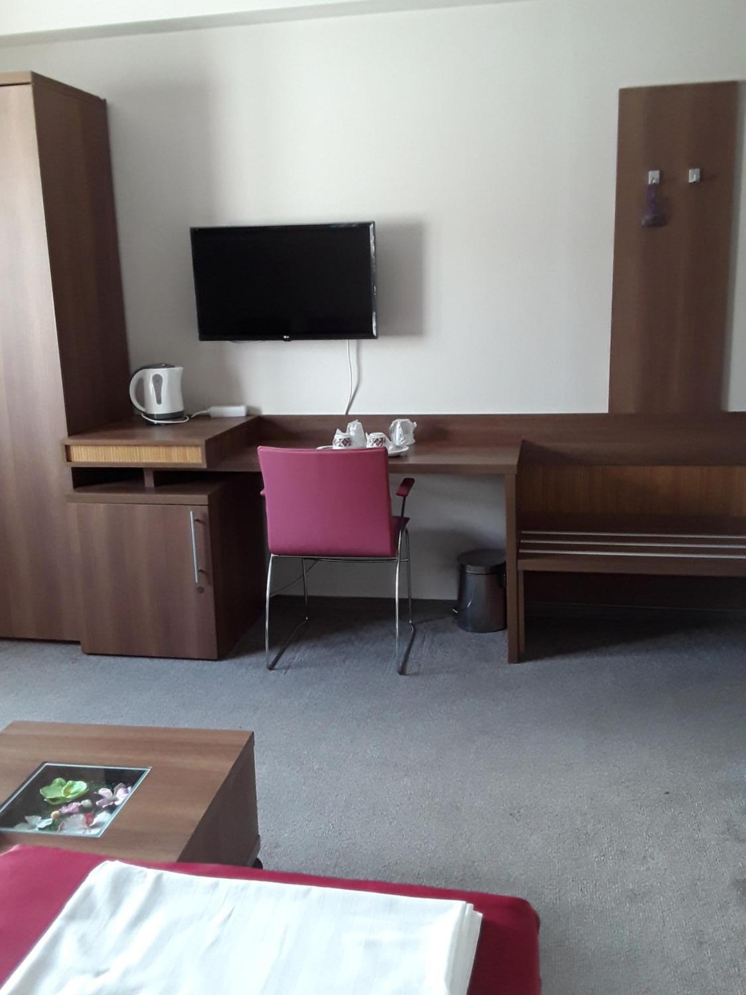 Apartament Aura's West Private Parking In Front Yard Bucureşti