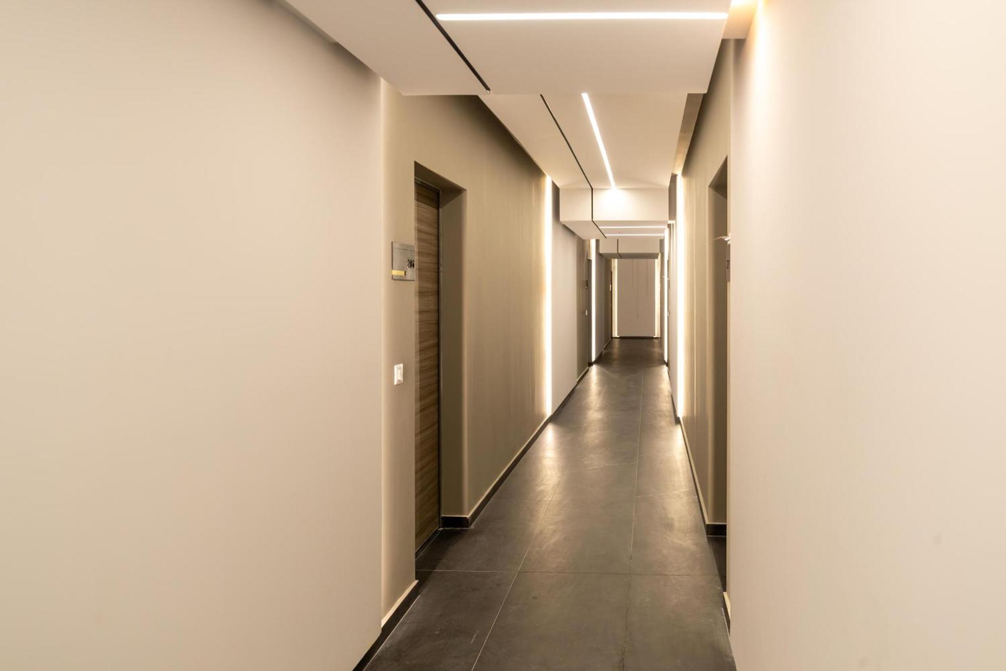 Apartment Stylish 1br With Balcony In Vibrant Business Area
