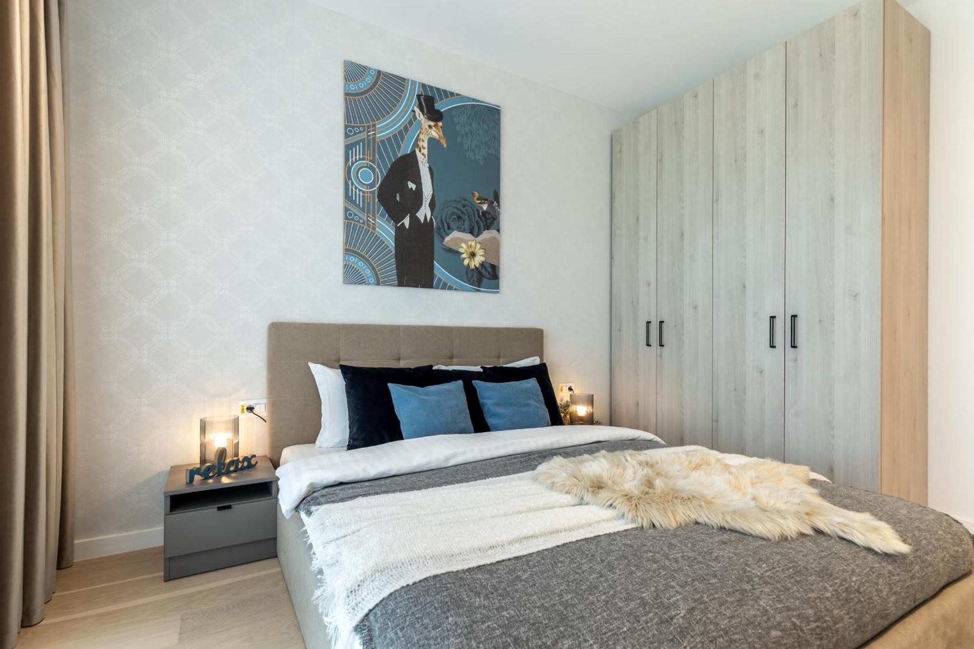 Stylish 1br With Balcony In Vibrant Business Area Apartment *