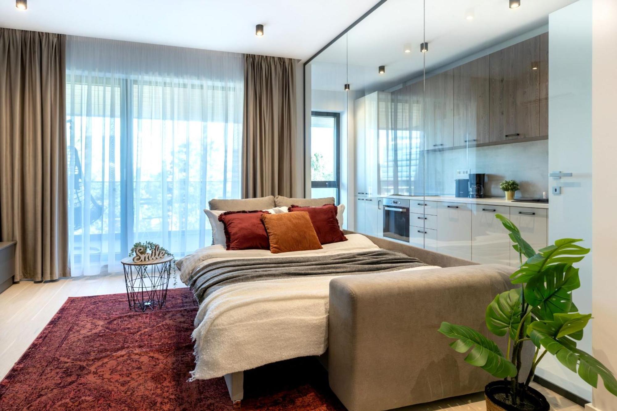 Stylish 1br With Balcony In Vibrant Business Area Bucharest