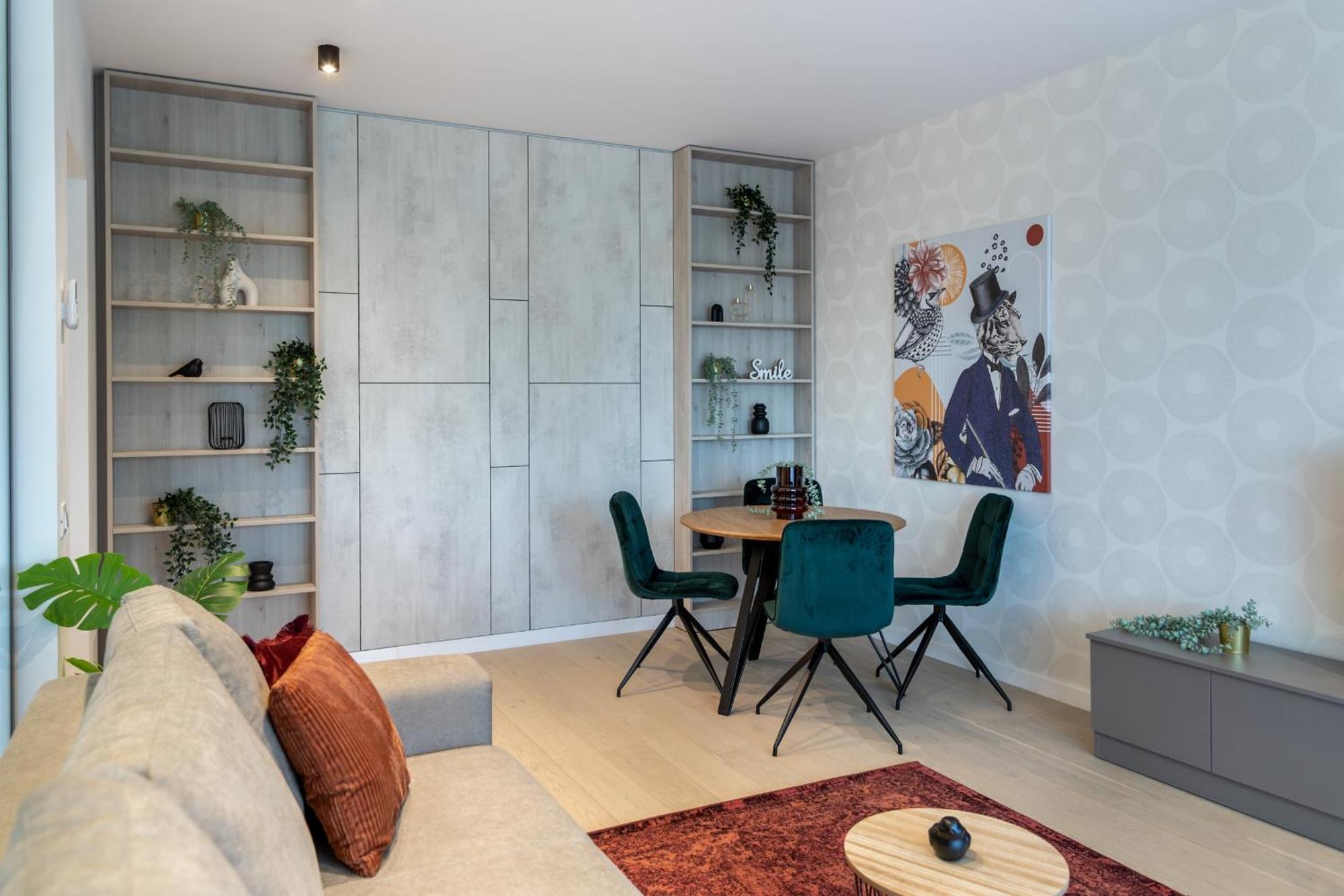 Stylish 1br With Balcony In Vibrant Business Area Apartment *
