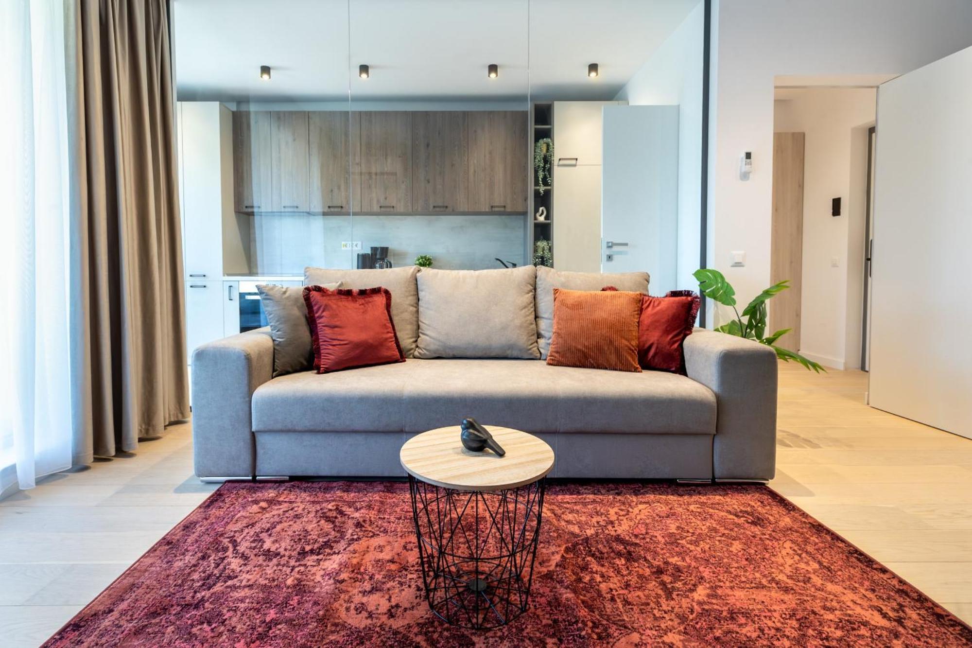 Stylish 1br With Balcony In Vibrant Business Area Apartment