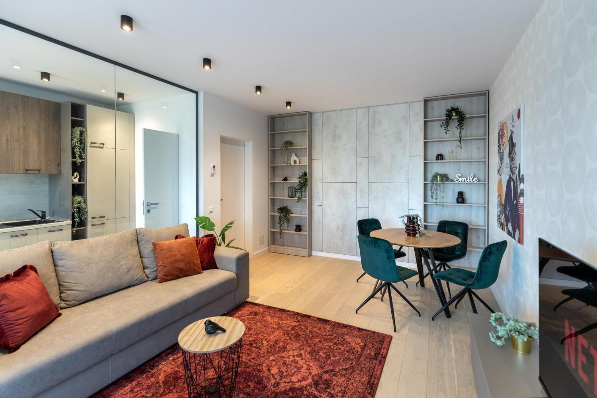Apartment Stylish 1br With Balcony In Vibrant Business Area