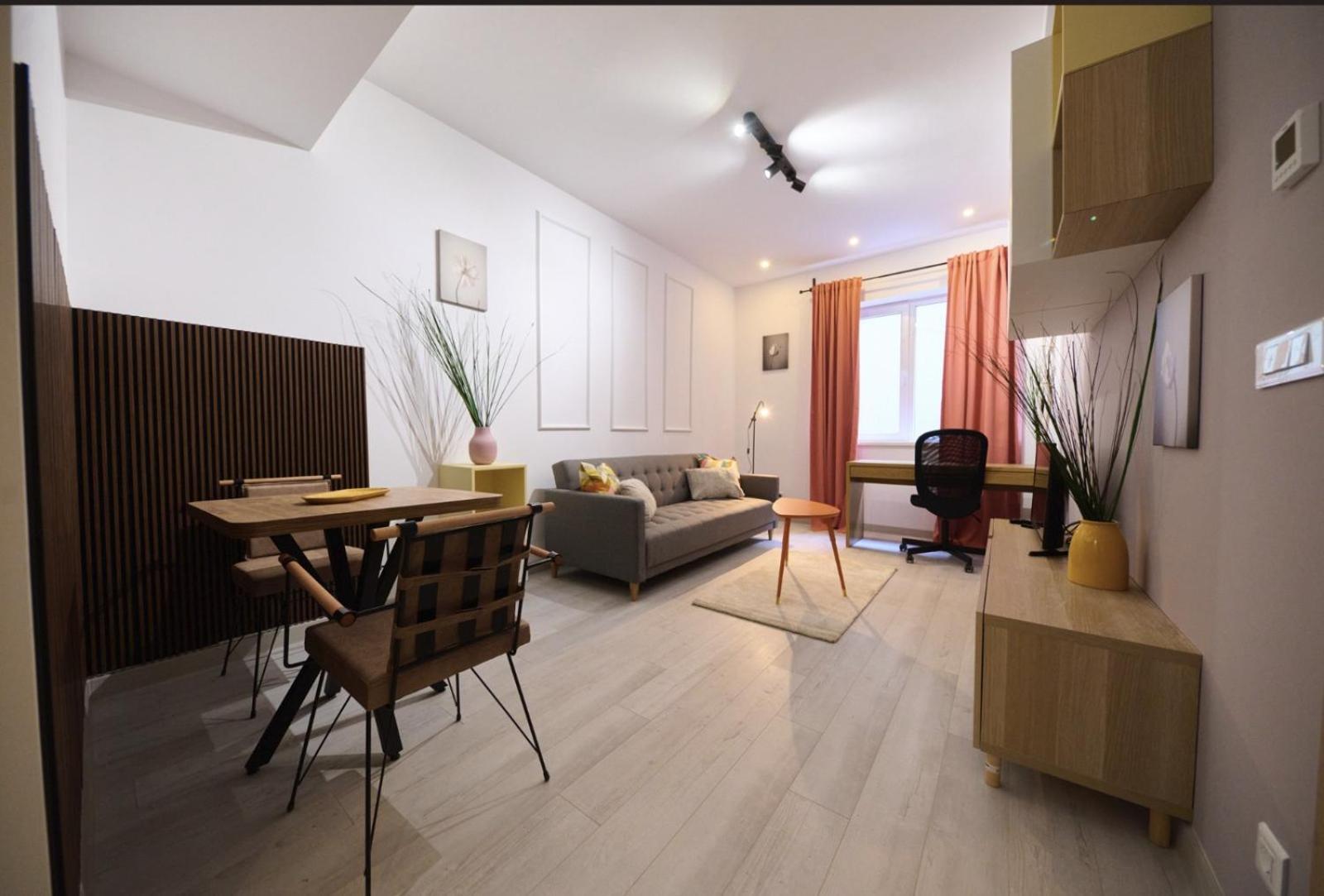 Aparthotel Luxury *