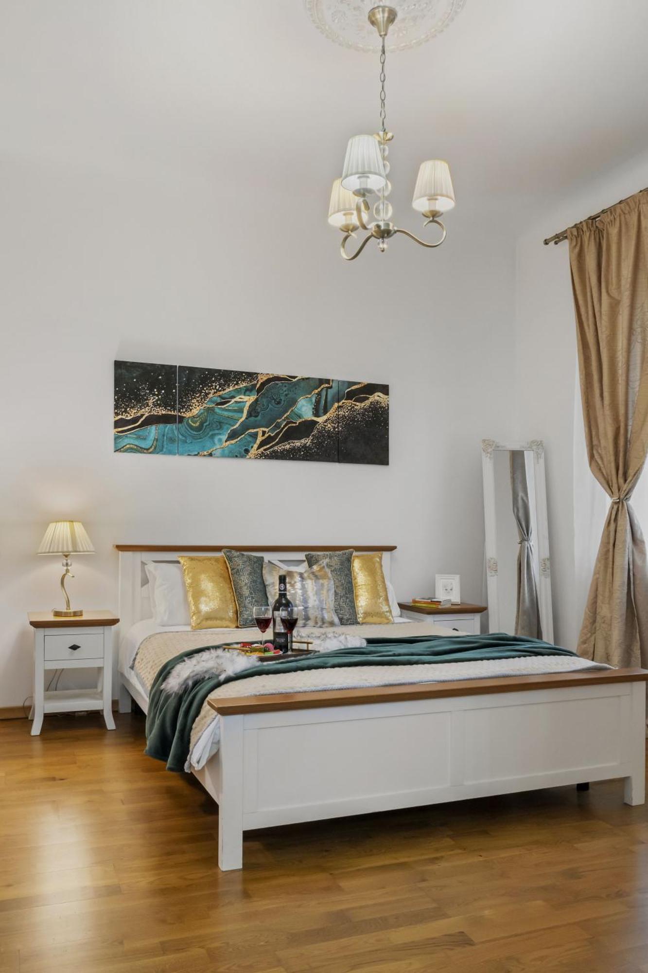 Sweet Luxury Three City Center Universitate Apartment