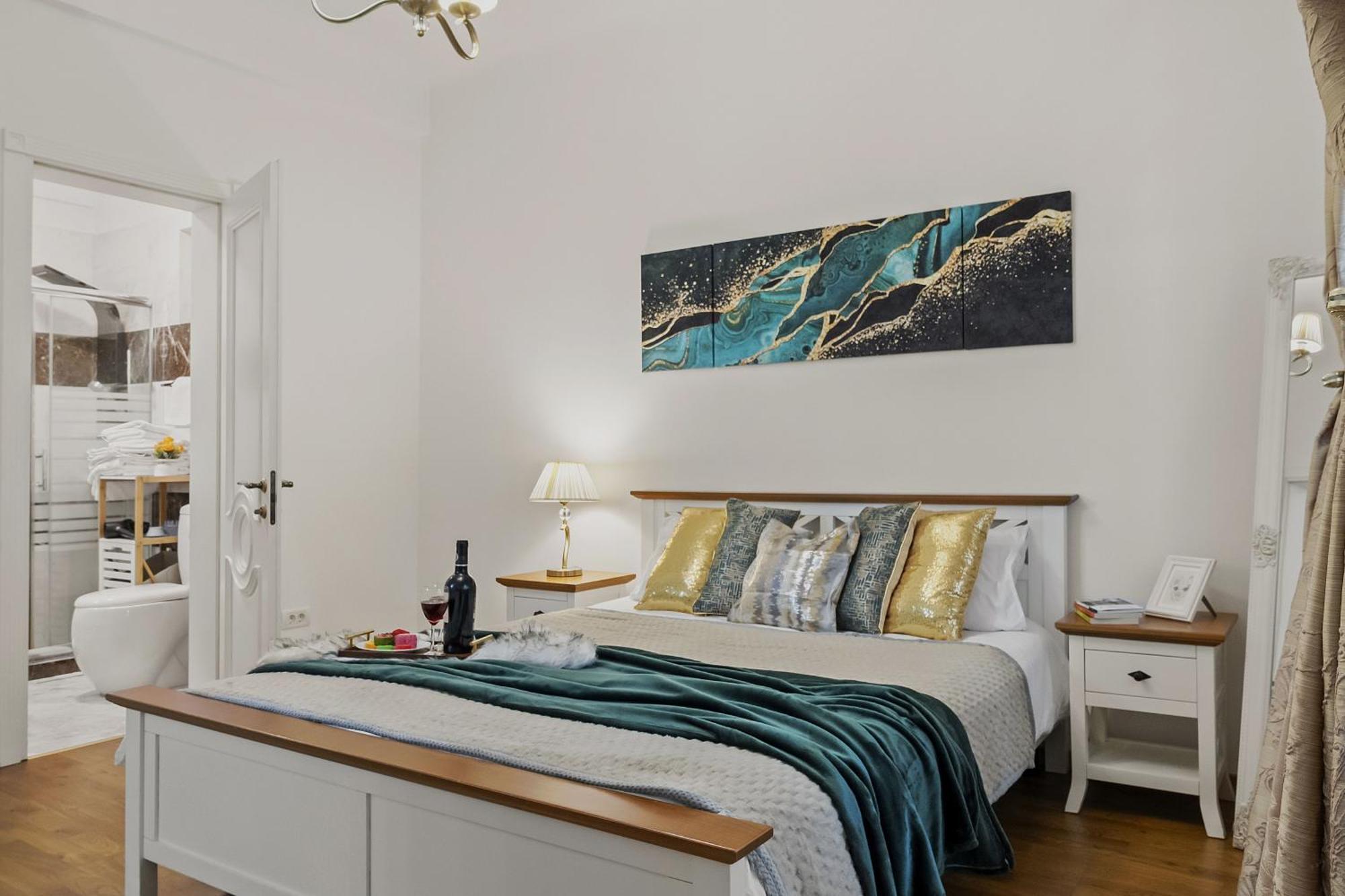 Sweet Luxury Three City Center Universitate Apartment