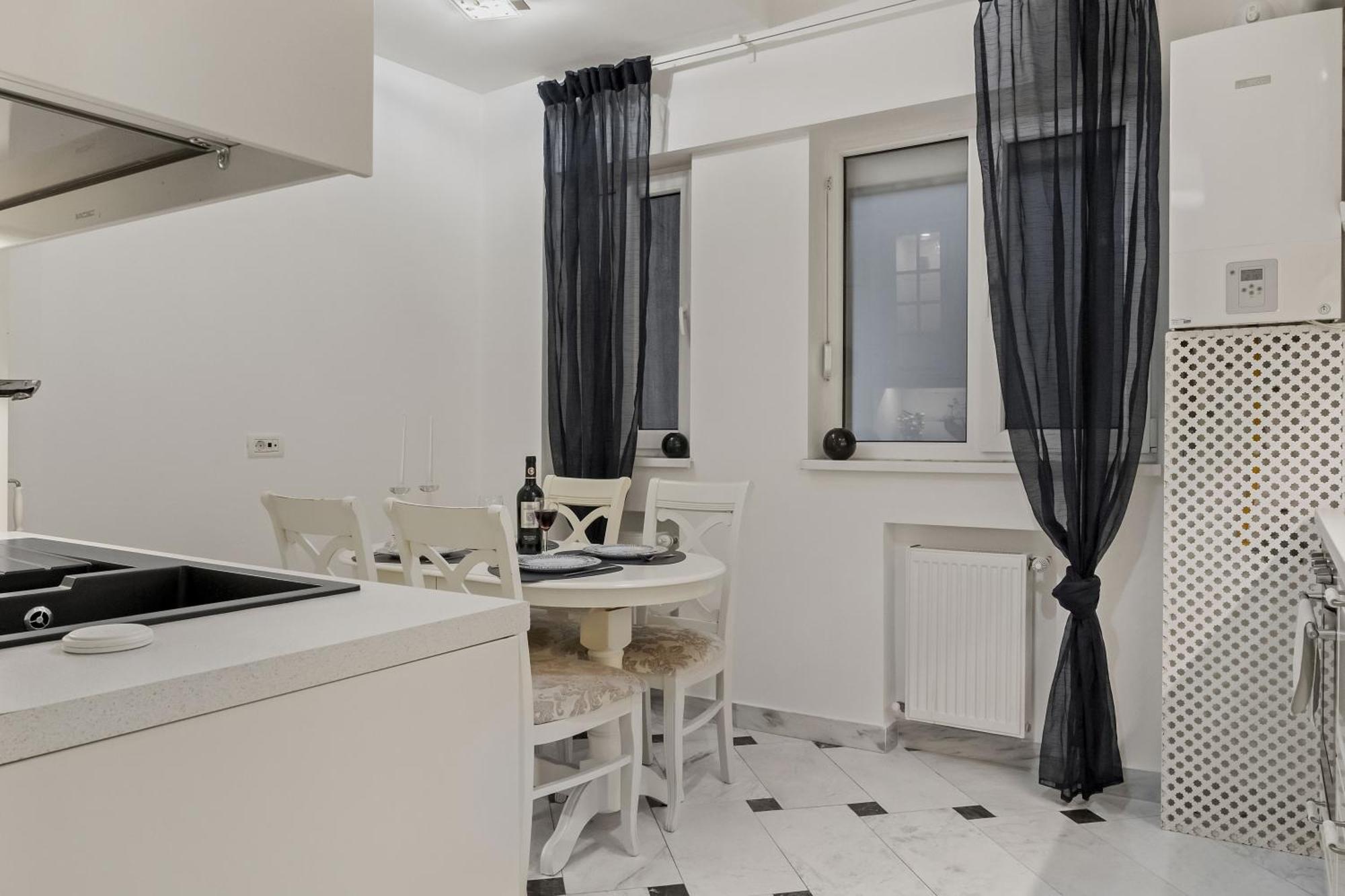 Sweet Luxury Three City Center Universitate *
