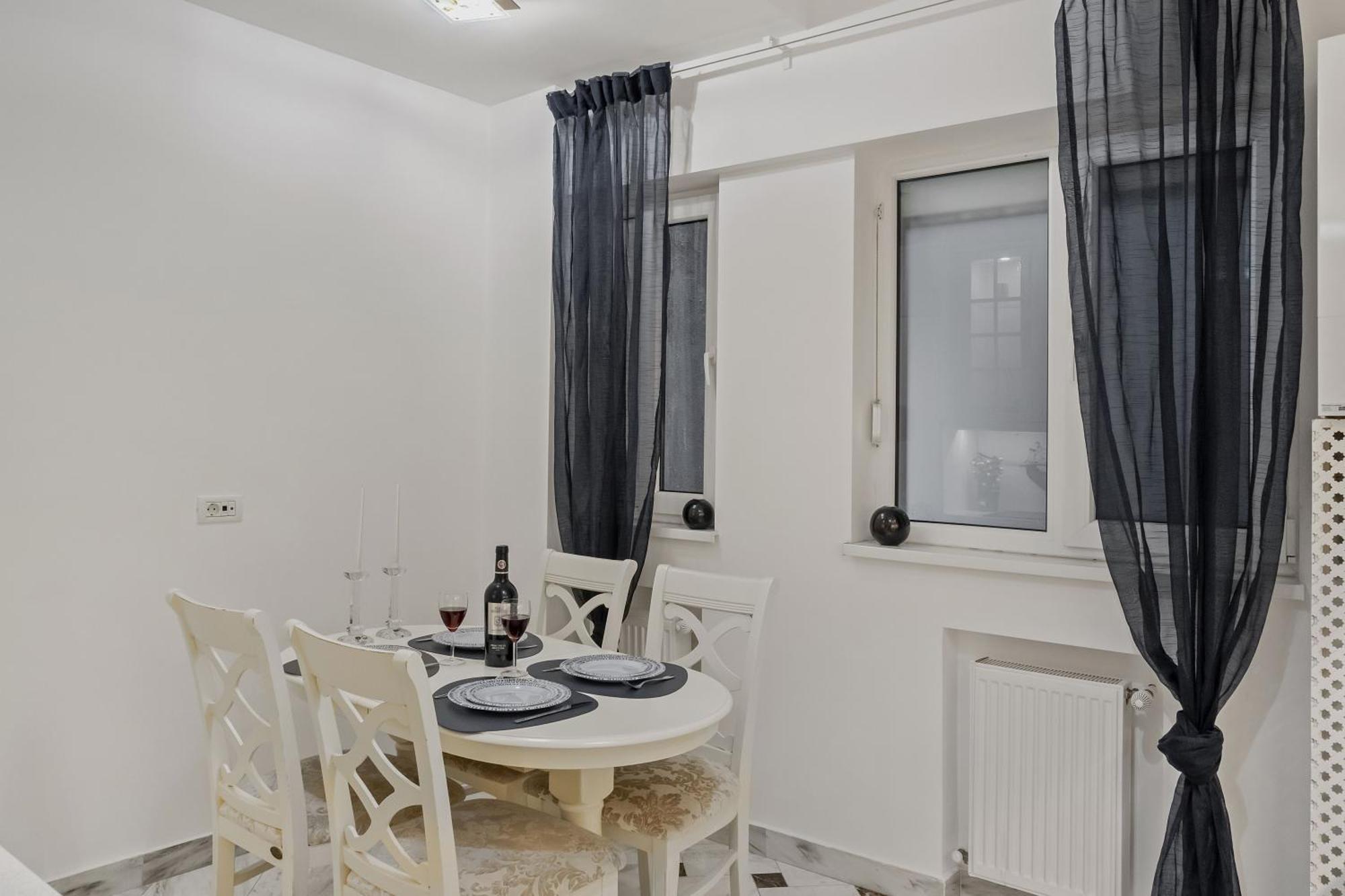 Apartment Sweet Luxury Three City Center Universitate