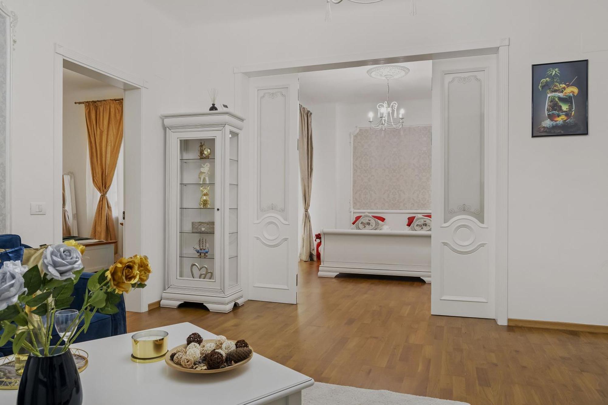 Sweet Luxury Three City Center Universitate