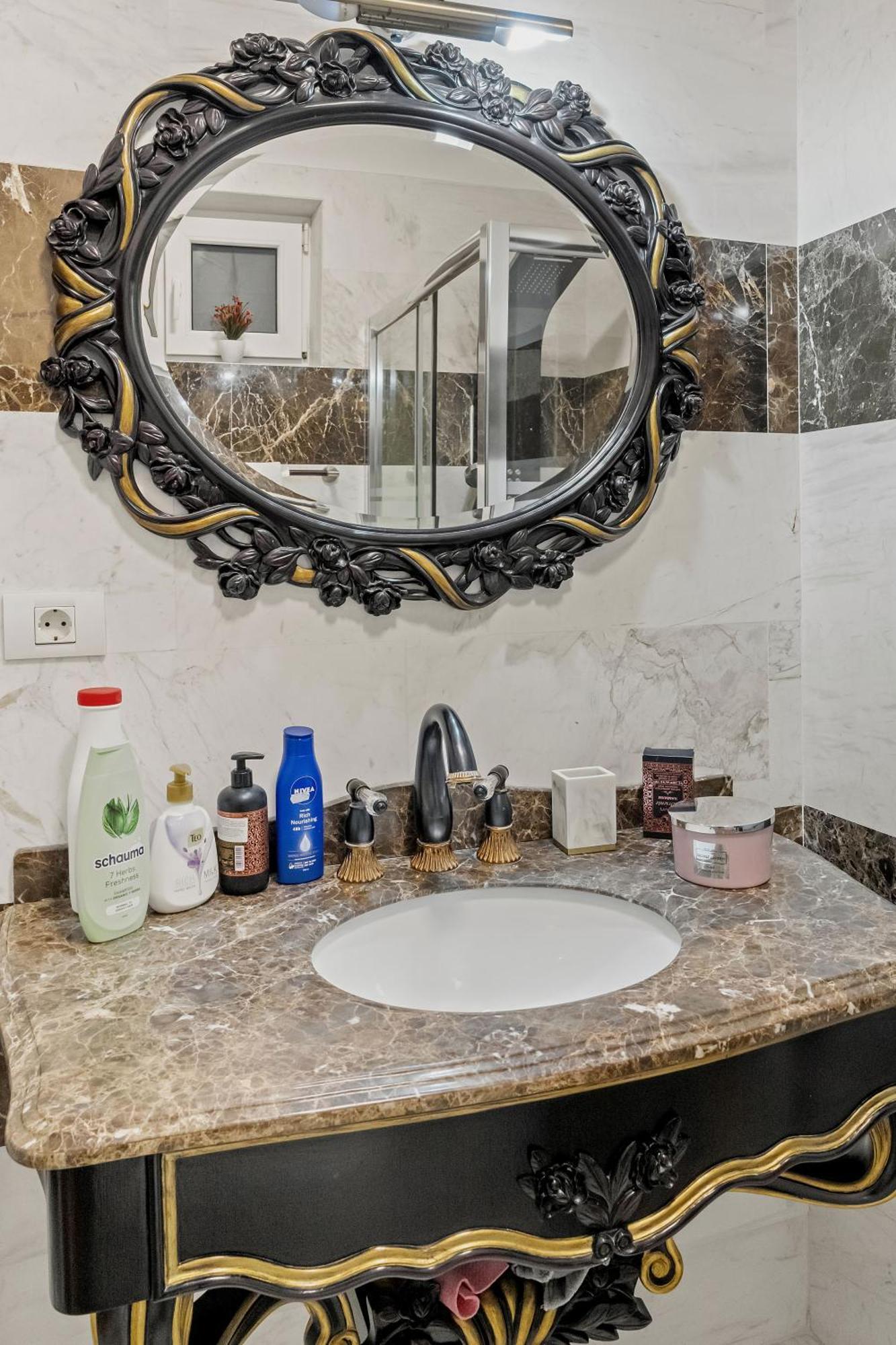 Apartment Sweet Luxury Three City Center Universitate