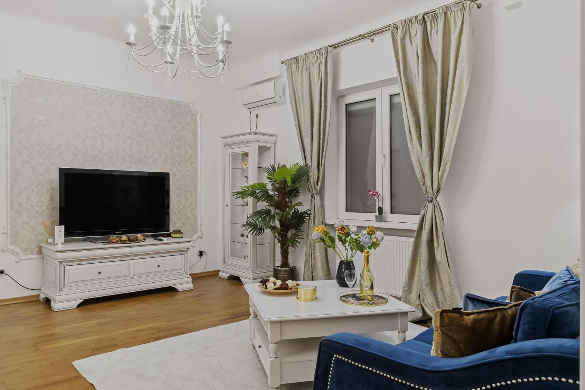 Apartment Sweet Luxury Three City Center Universitate Bucharest