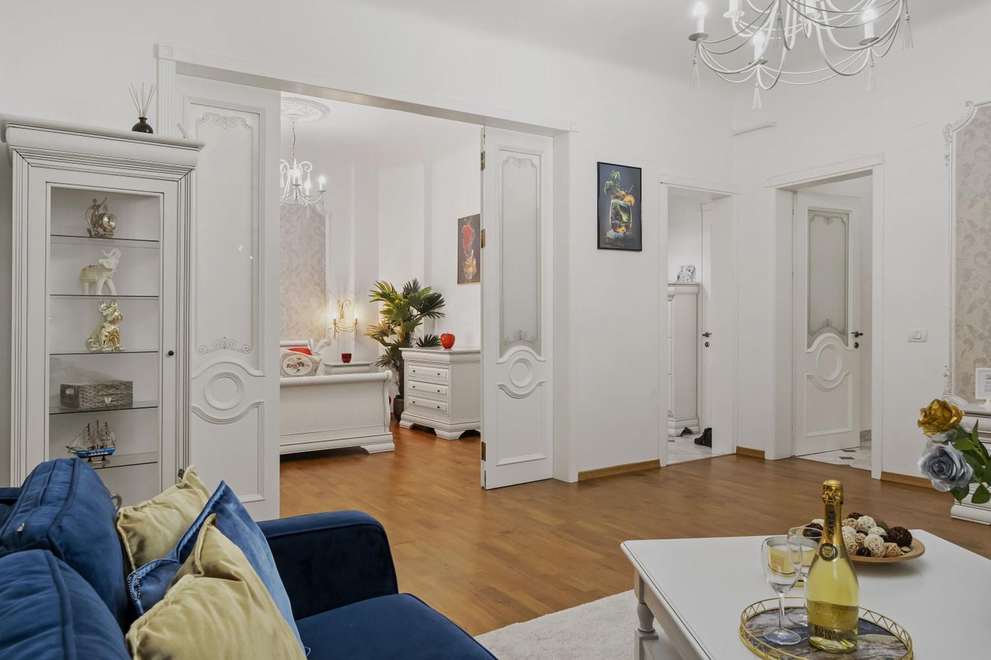 Sweet Luxury Three City Center Universitate *