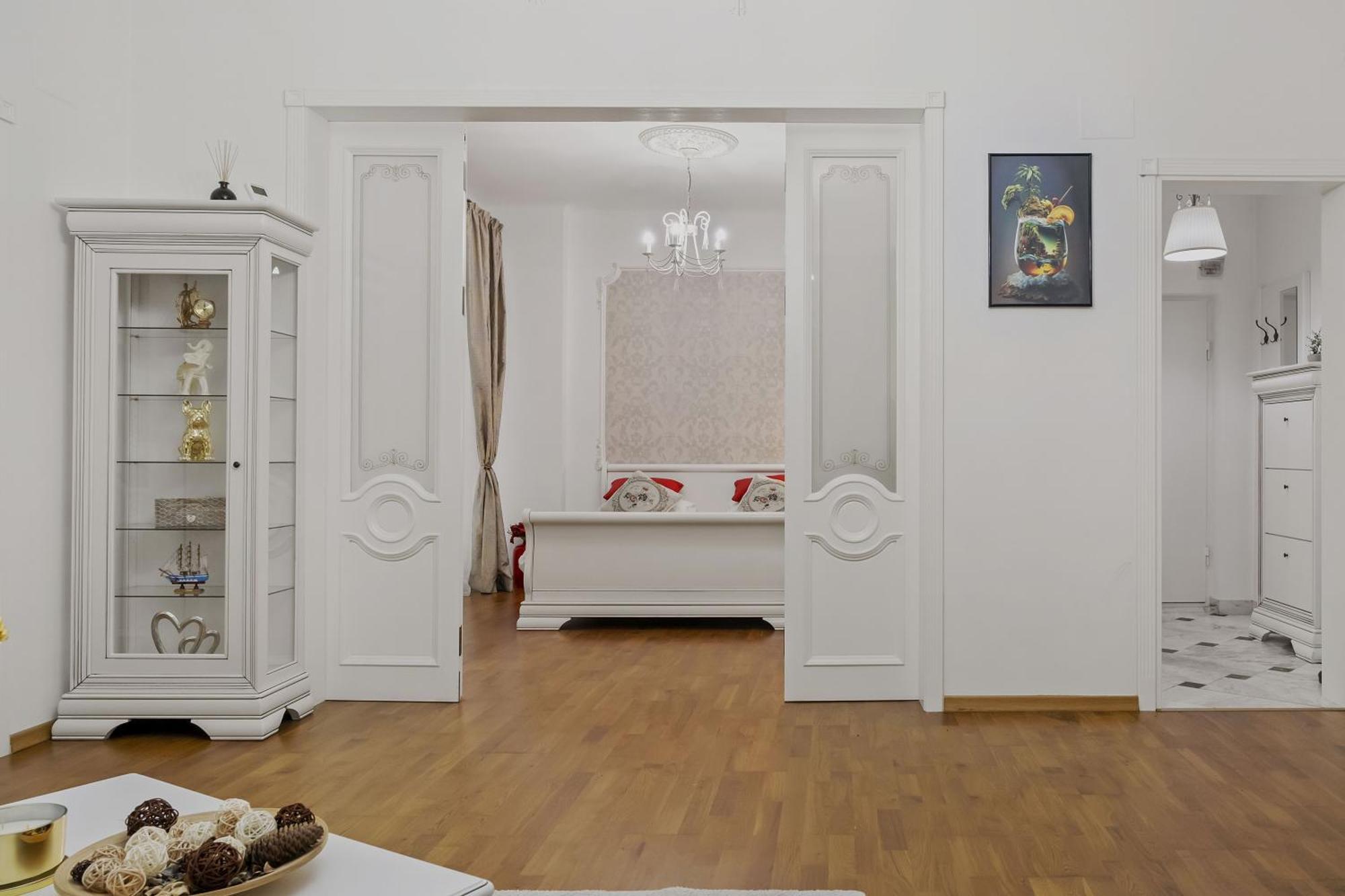 Sweet Luxury Three City Center Universitate Apartment
