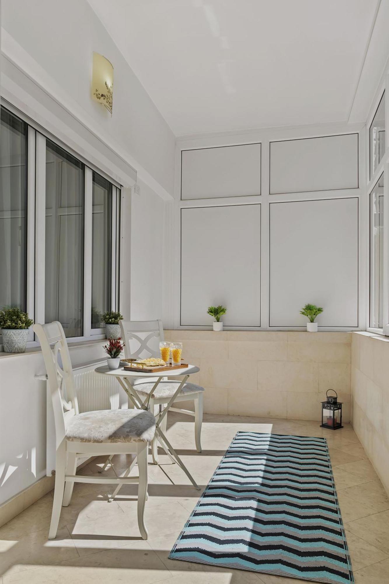 Sweet Luxury Three City Center Universitate Apartment *