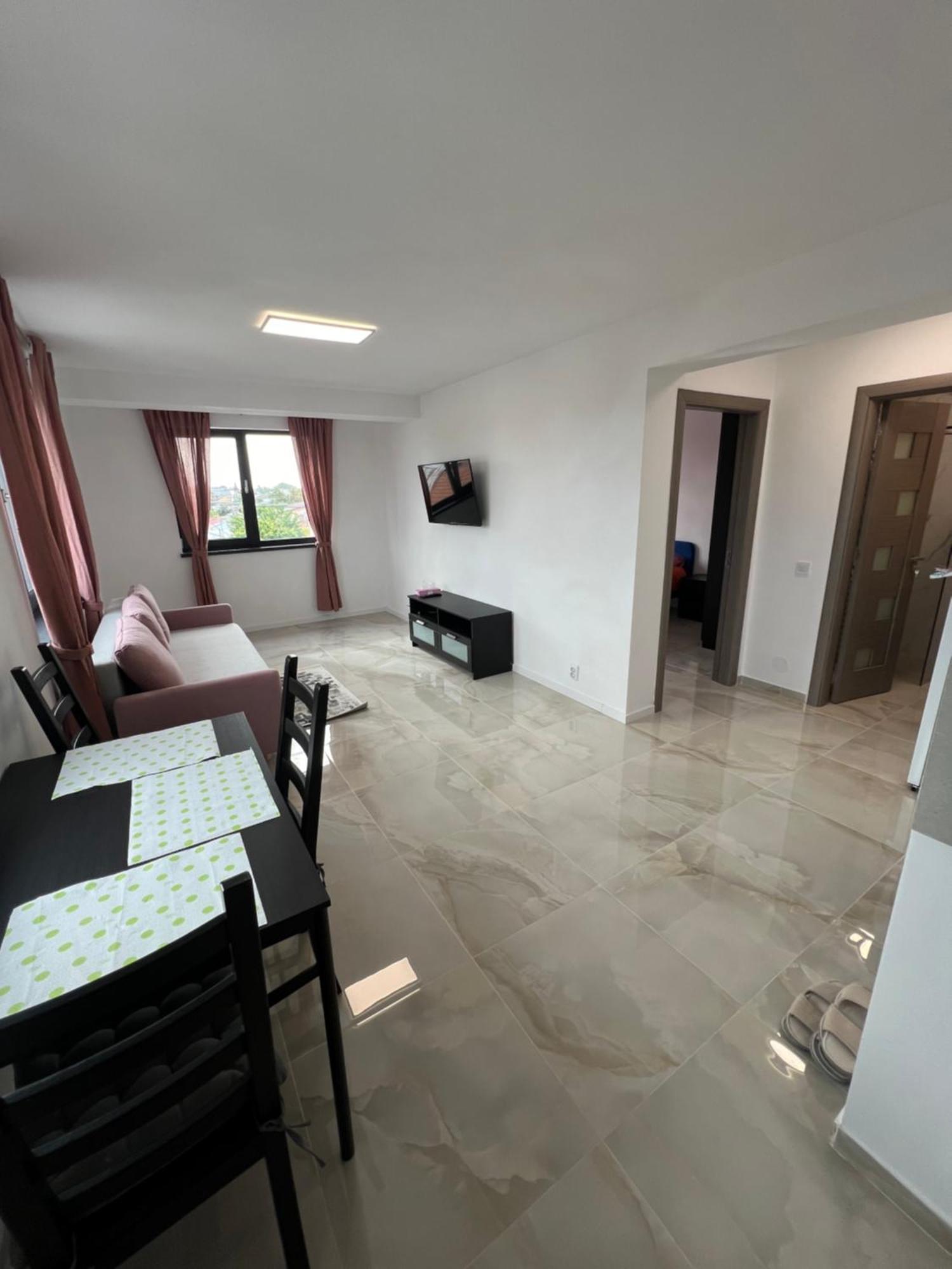 Everest 33 Ap 4 * Bucureşti