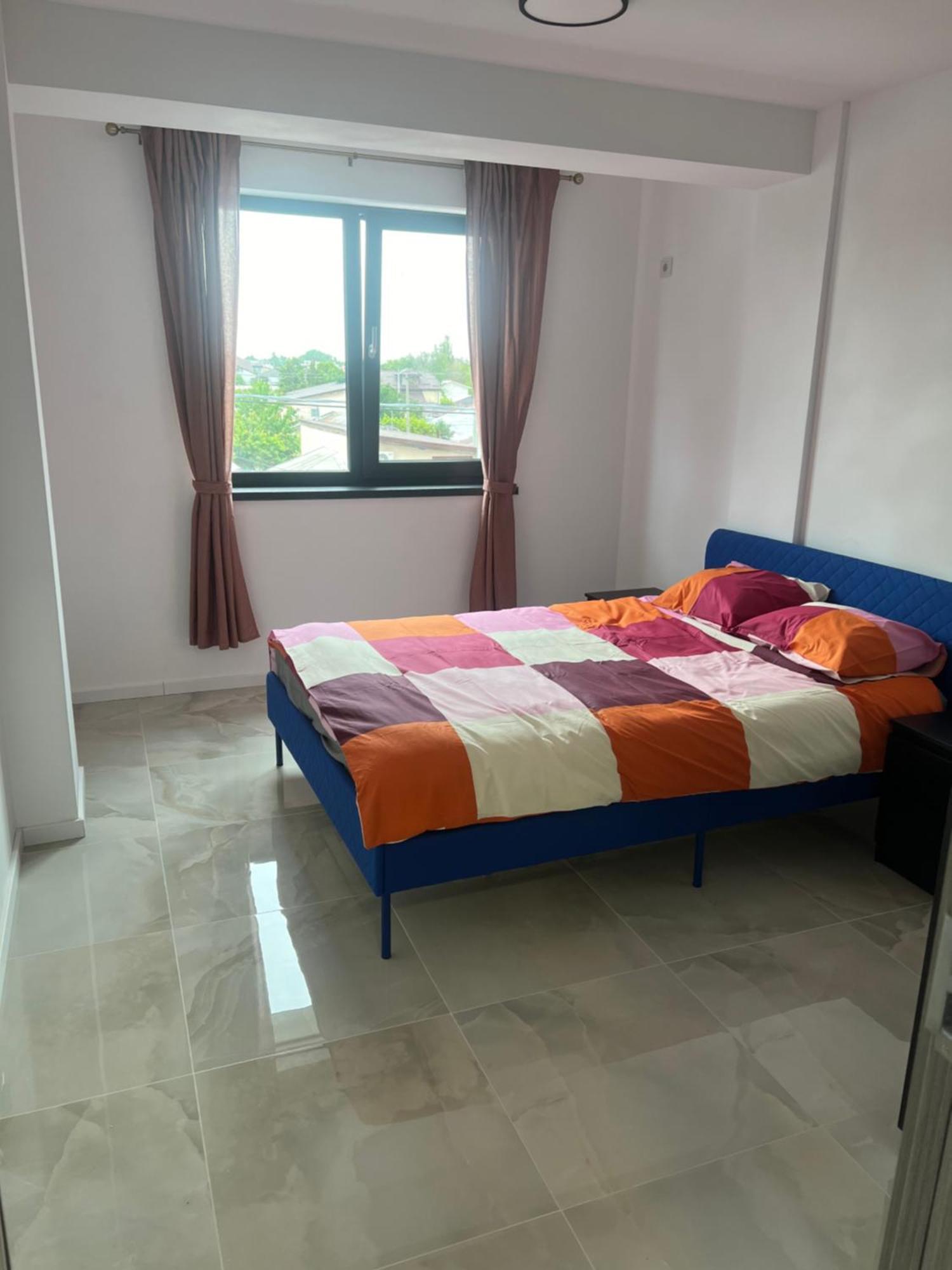 Everest 33 Ap 4 Apartament Bucureşti
