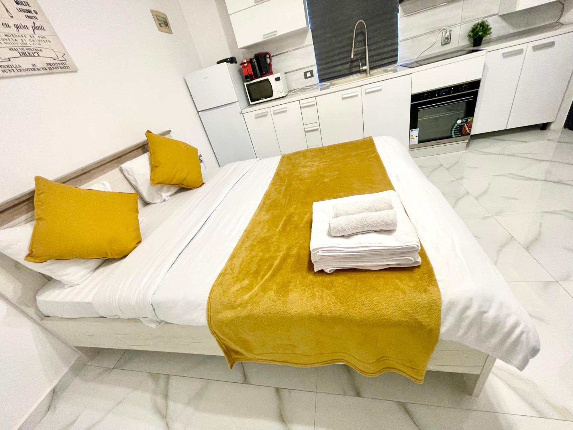 White 2 Apartment *