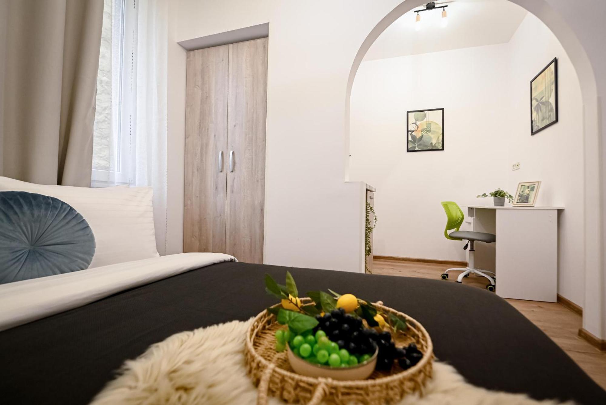 Apartment Central Retreat - Modern On Magheru Blvd Bucharest