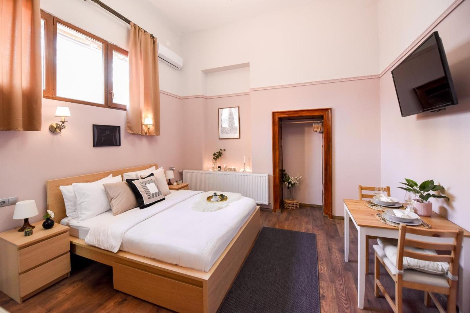 Historic Charm, Modern Comfort - In The Heart Of The Old Town * Bucharest