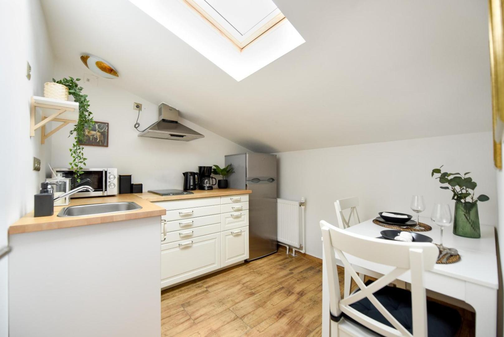 Historic Charm, Modern Comfort - In The Heart Of The Old Town Apartment *