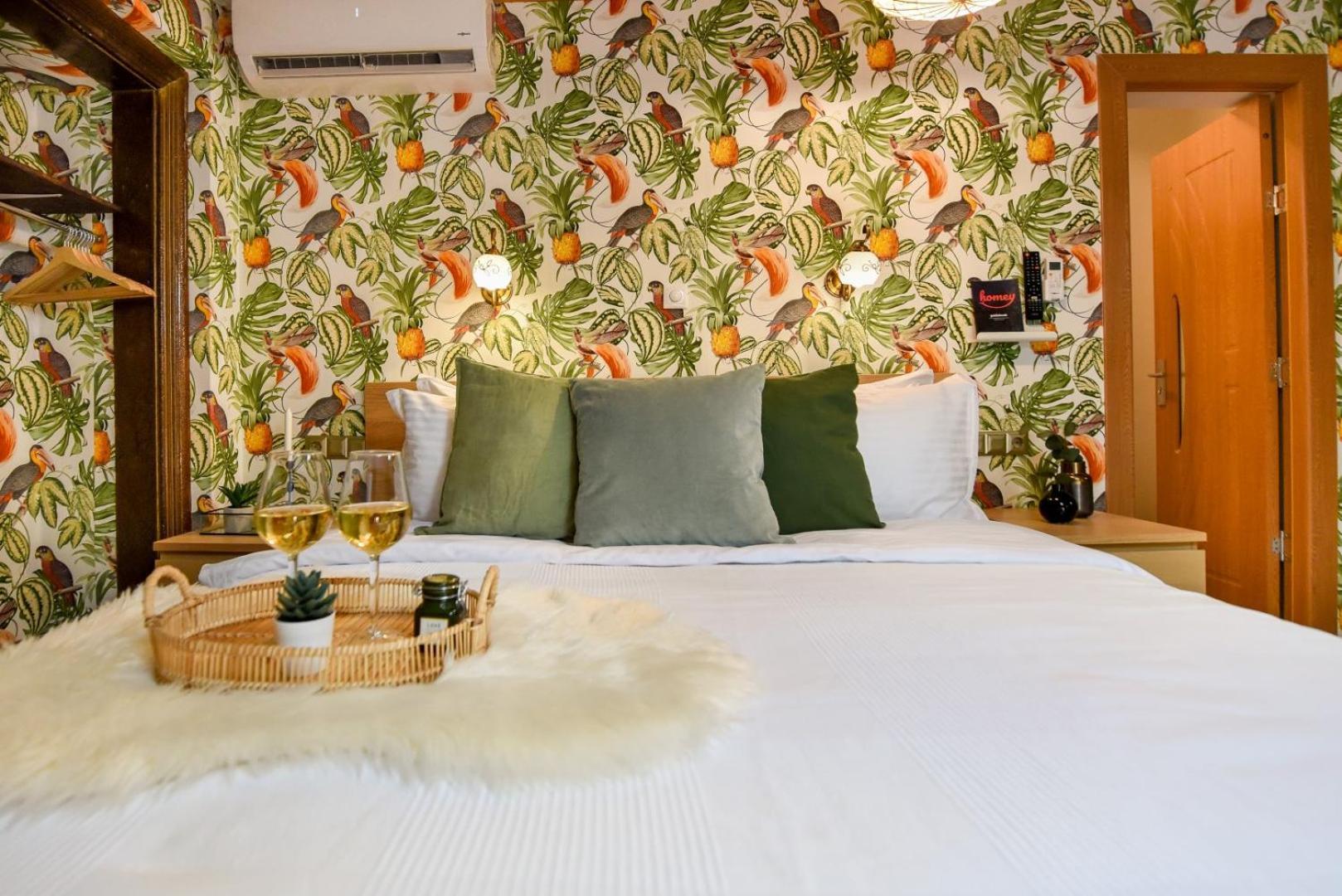 Apartment Historic Charm, Modern Comfort - In The Heart Of The Old Town Bucharest