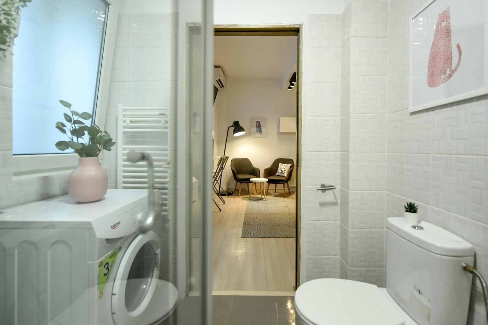 Bucharest's Heartbeat - Cozy On Smardan Street Apartment