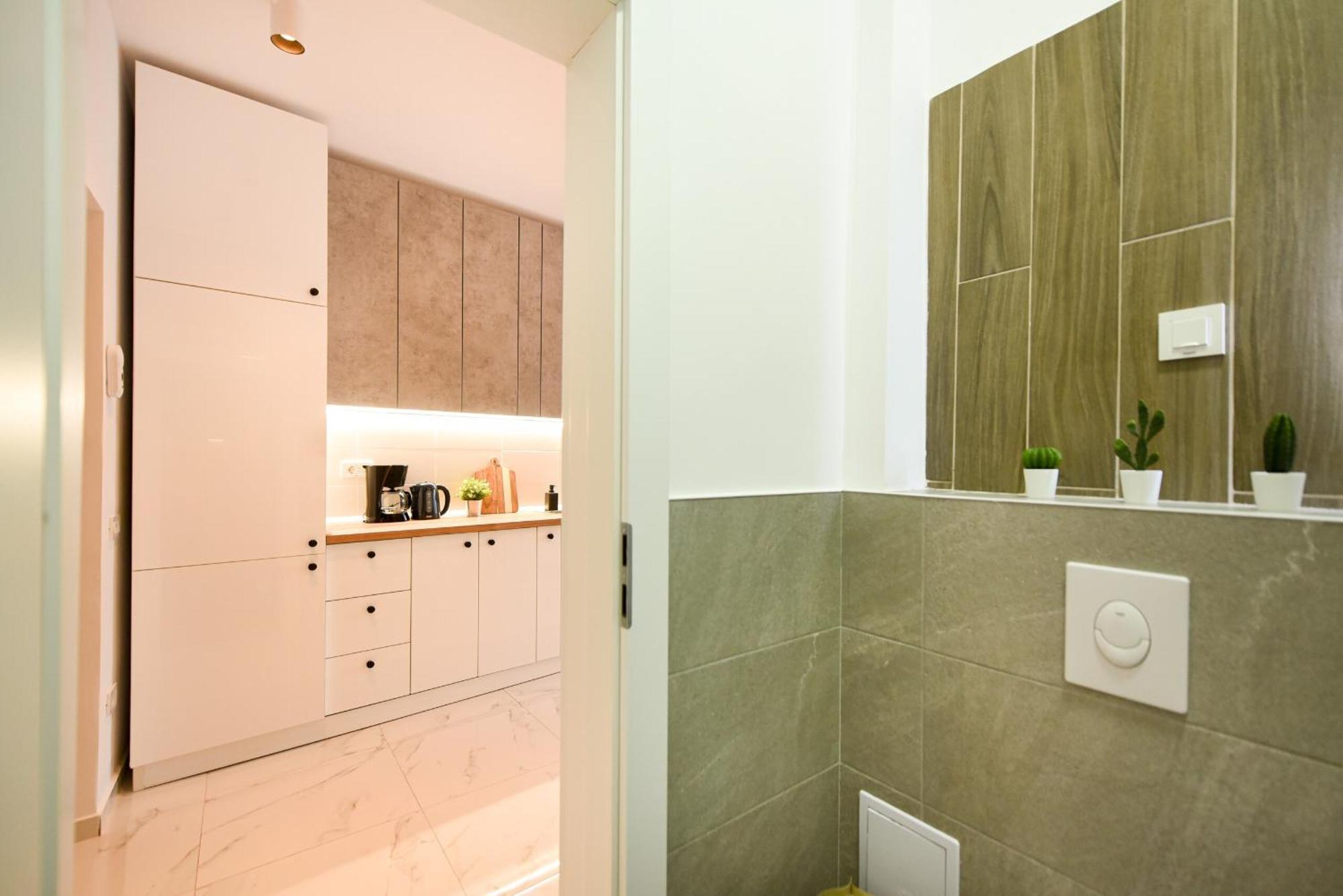 Near Cismigiu - Where Style Meets Convenience Bucharest