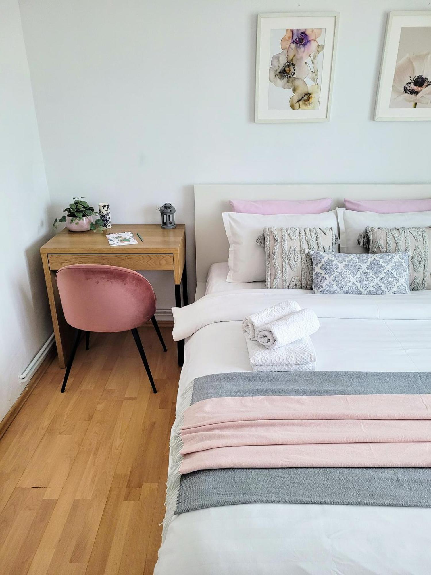 Cozy Retreat, Obor Market & Metro