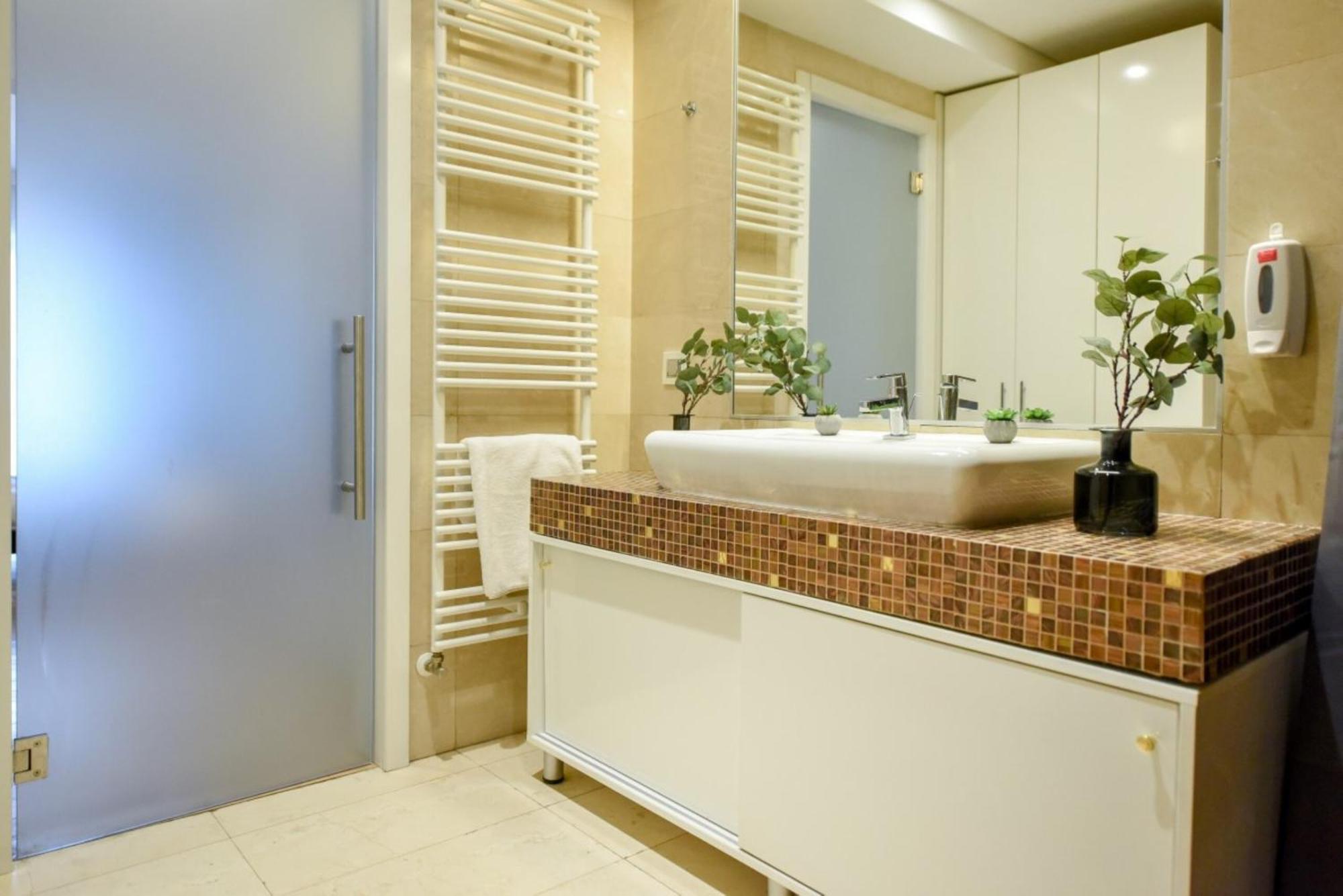 Wonderful In Prime North Location - Heaven For Extended * Bucureşti