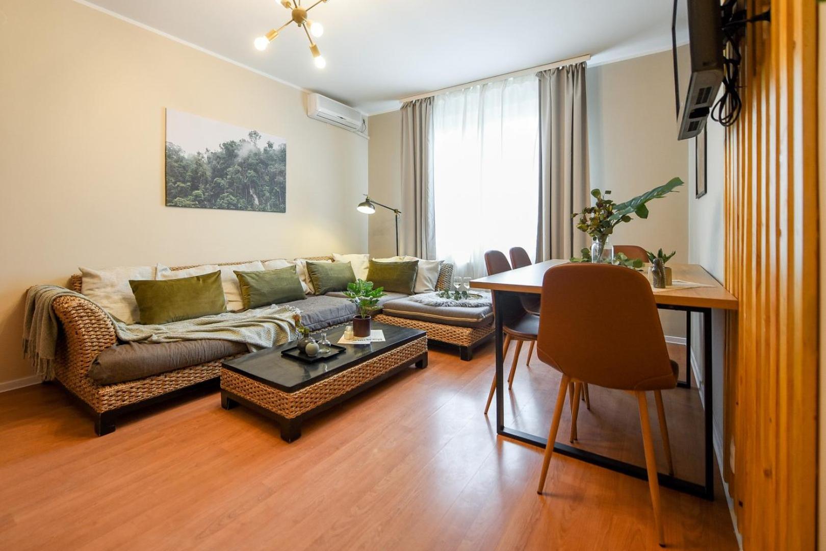 Modern Elegance In The Heart Of The City - romana Square Apartament