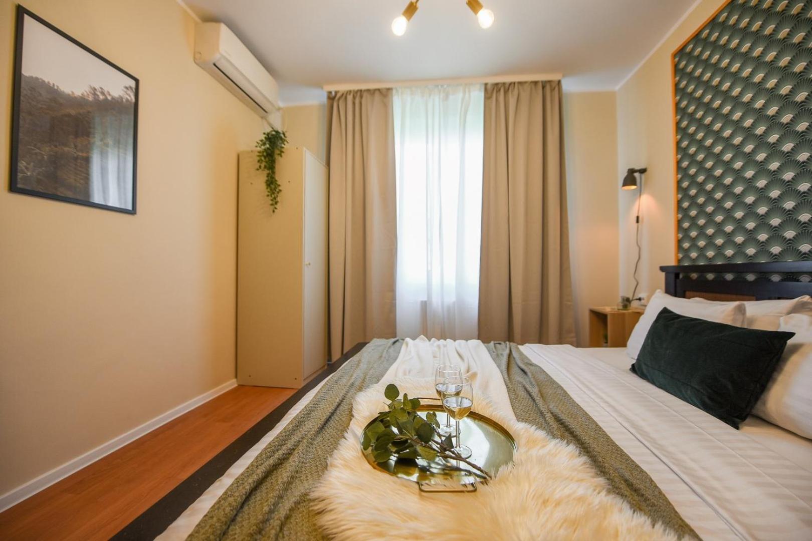 Modern Elegance In The Heart Of The City - romana Square Bucureşti