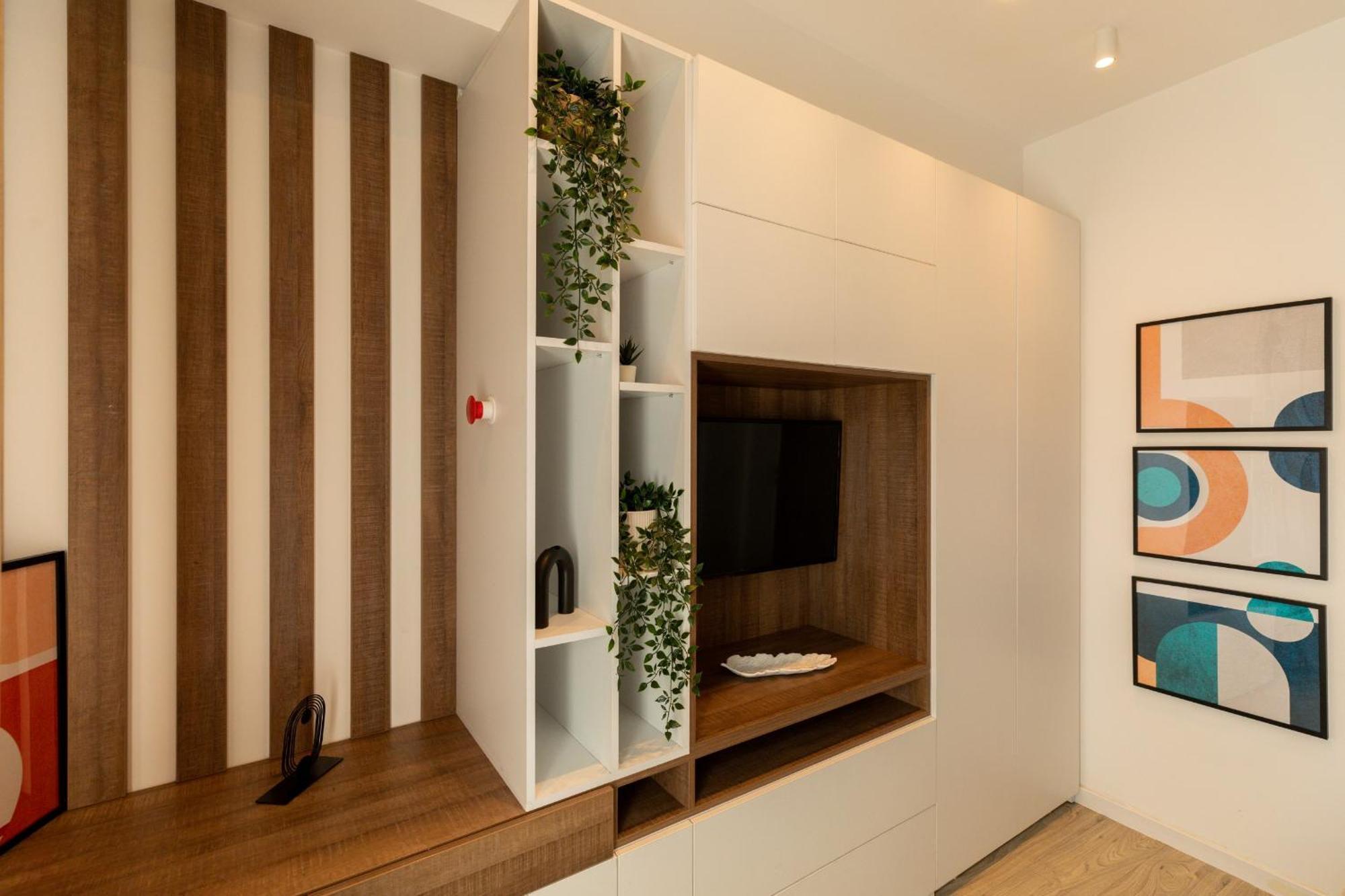 Modern Elegance In The Heart Of The City - romana Square *