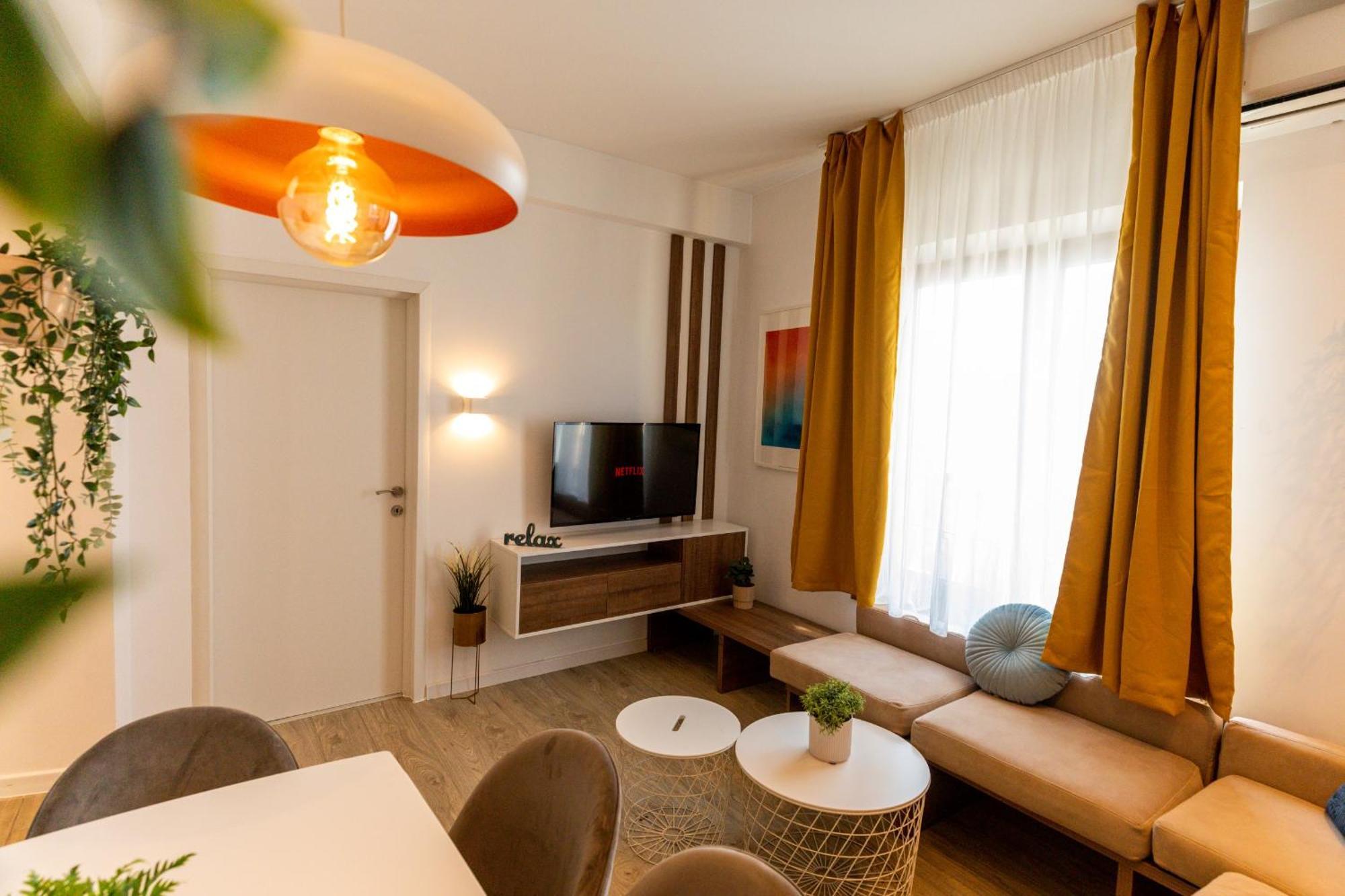 Apartament Modern Elegance In The Heart Of The City - romana Square