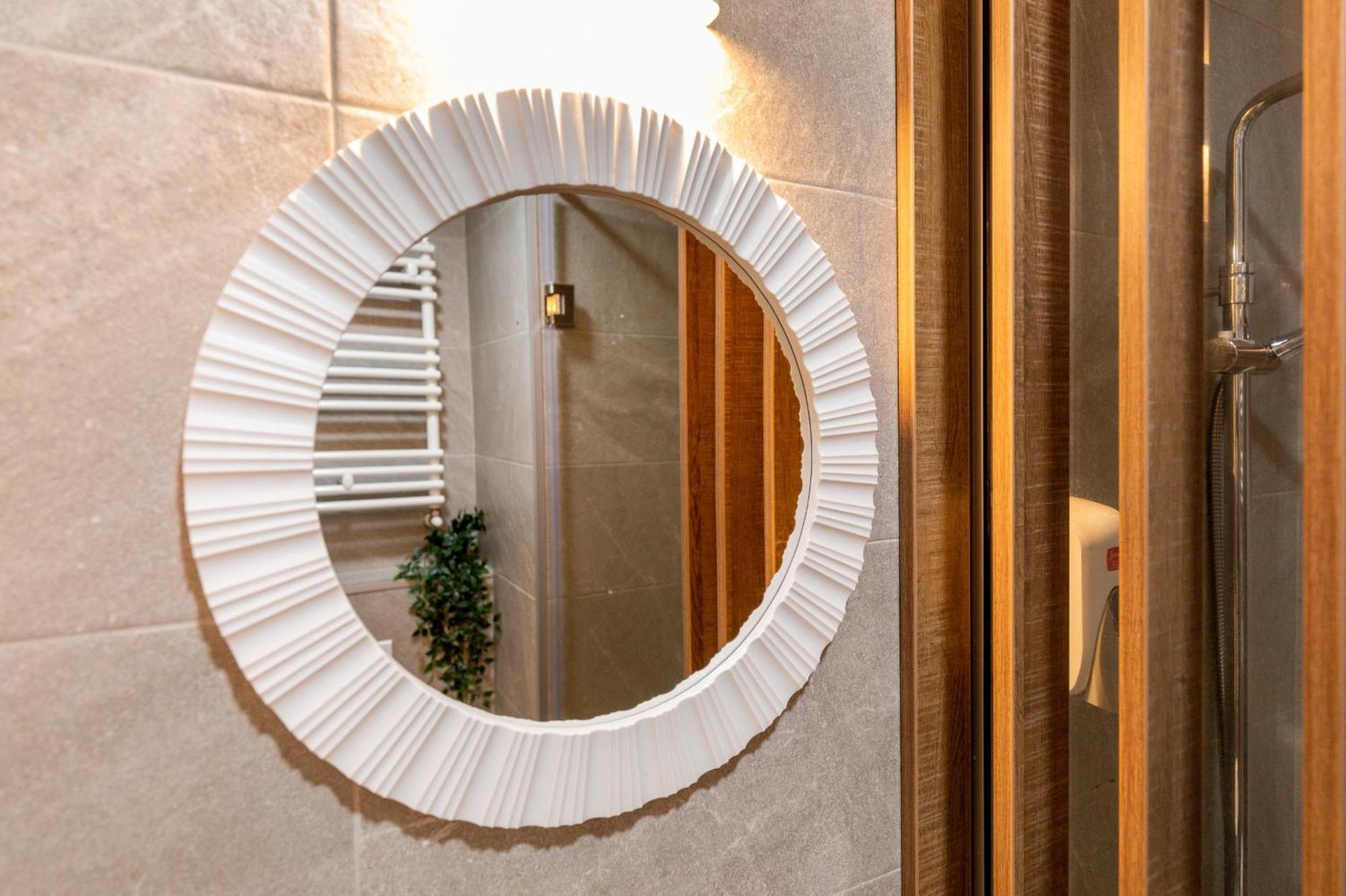 Modern Elegance In The Heart Of The City - romana Square Apartament