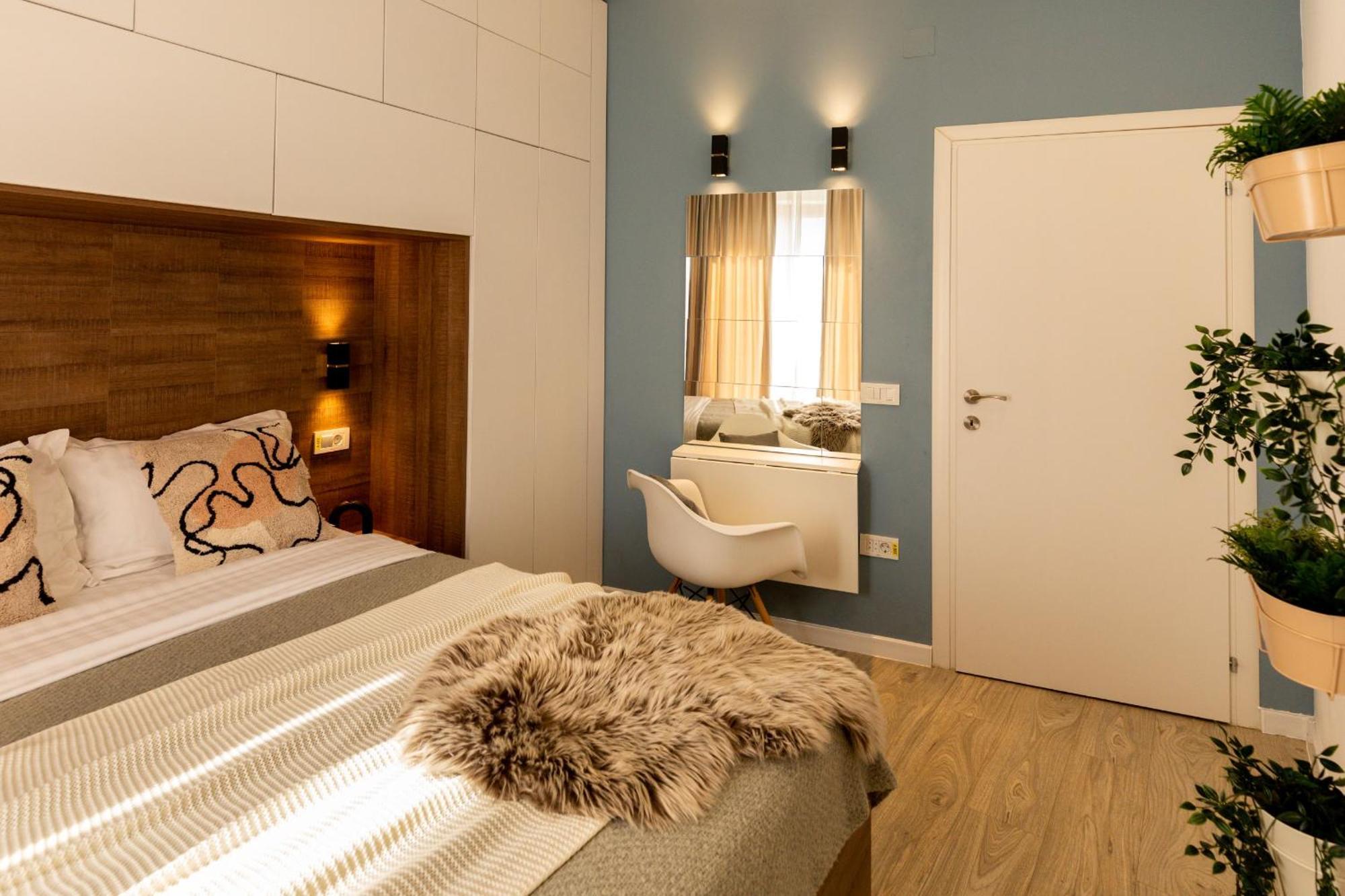 Modern Elegance In The Heart Of The City - romana Square Apartament